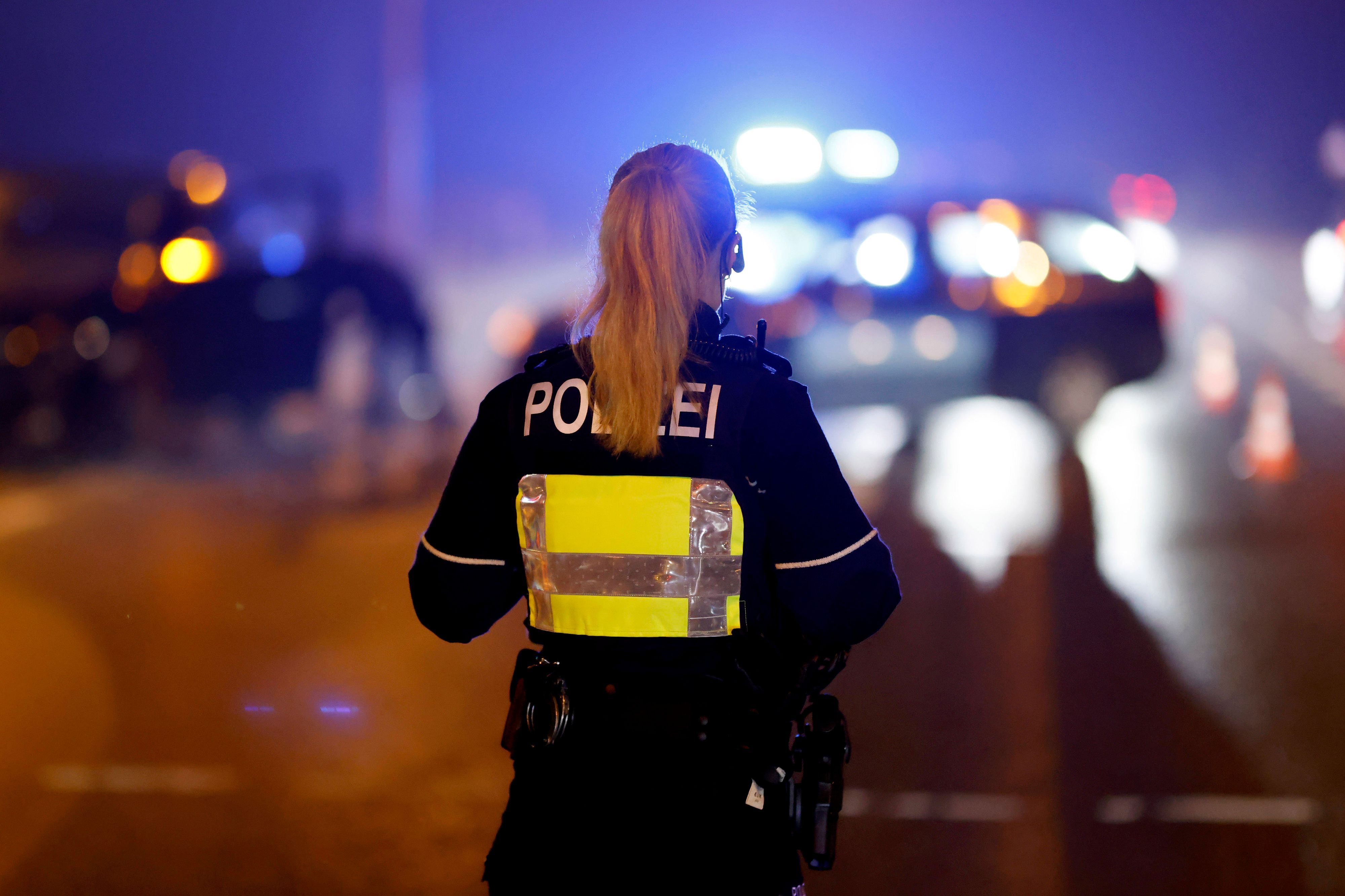 Ein Polizistin an einem Unfallort (Symbolfoto)
