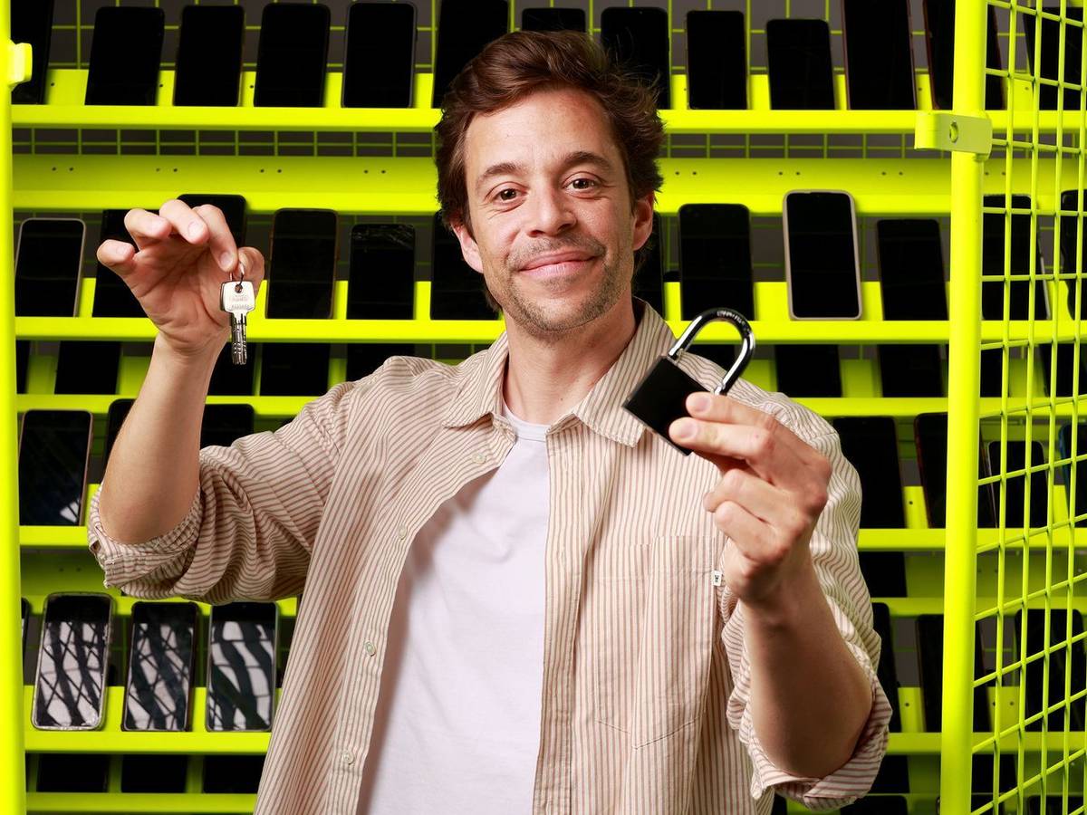 Für ein TV-Experiment verzichtete „Checker Tobi“ Tobias Krell 22 Tage lang auf sein Smartphone. (Bild: SWR/Thomas Spitschka)