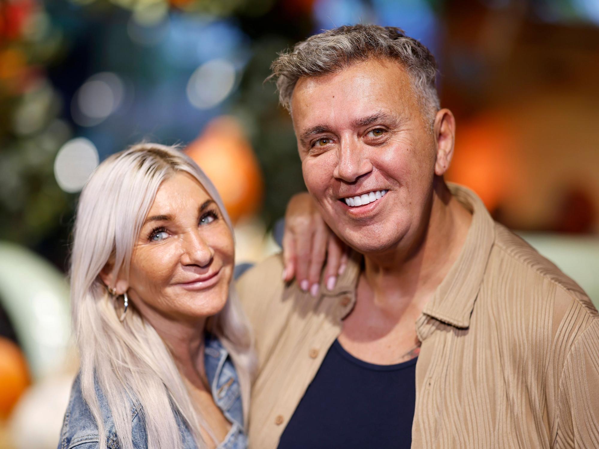 Frank und Elke Fussbroich posieren für den Fotografen.