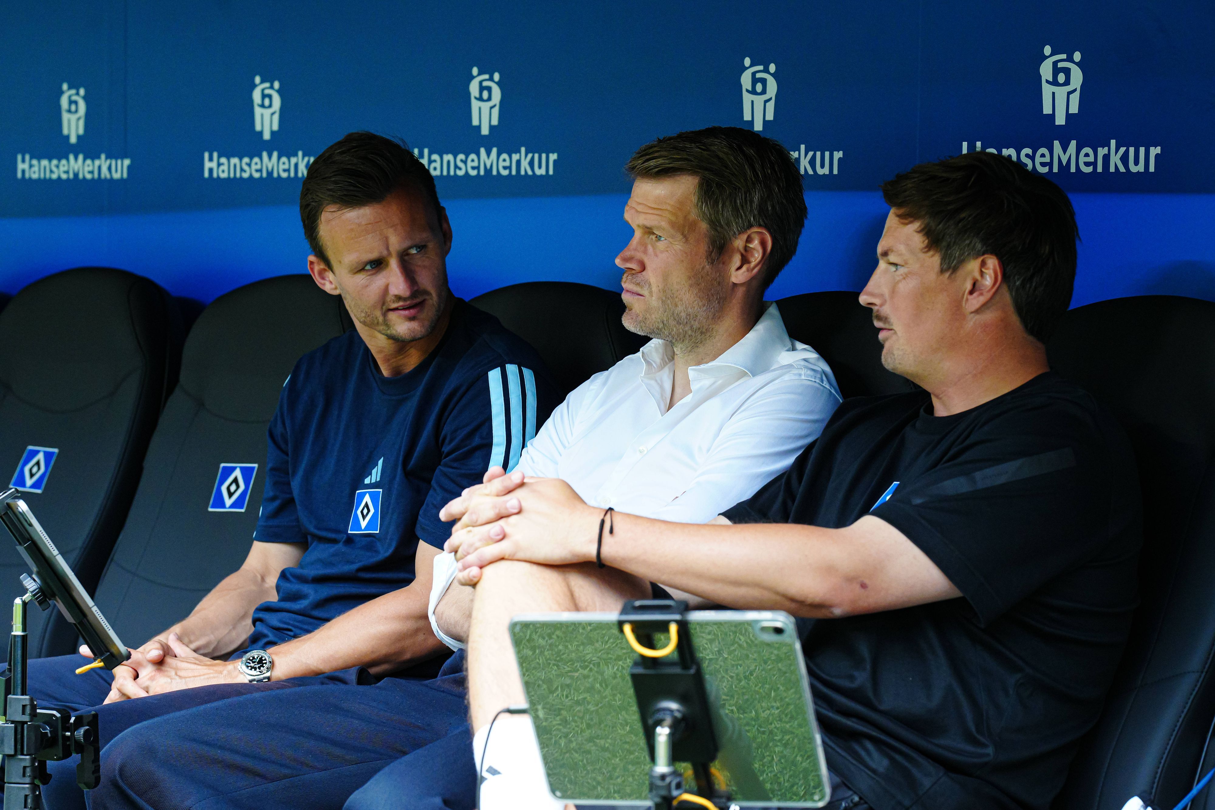 Claus Costa, Dr. Eric Huwer und Merlin Polzin sitzen nebeneinander.