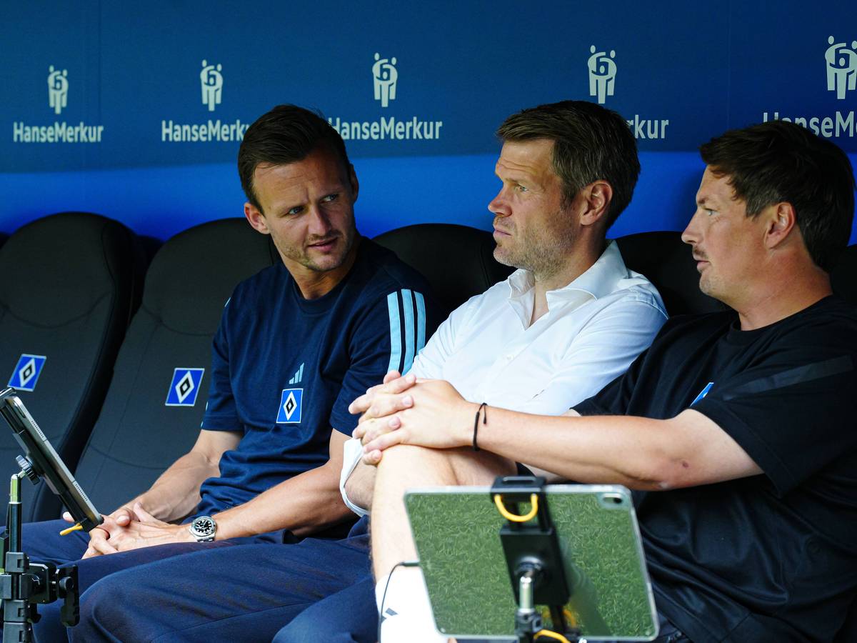 Claus Costa, Dr. Eric Huwer und Merlin Polzin sitzen nebeneinander.