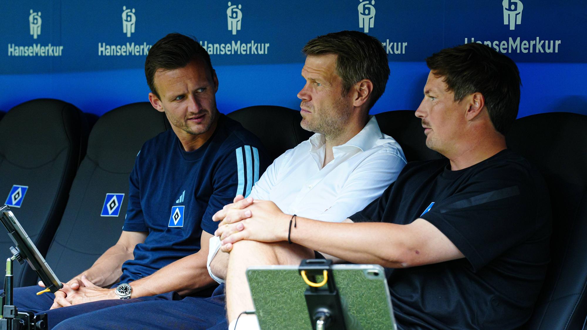 Claus Costa, Dr. Eric Huwer und Merlin Polzin sitzen nebeneinander.