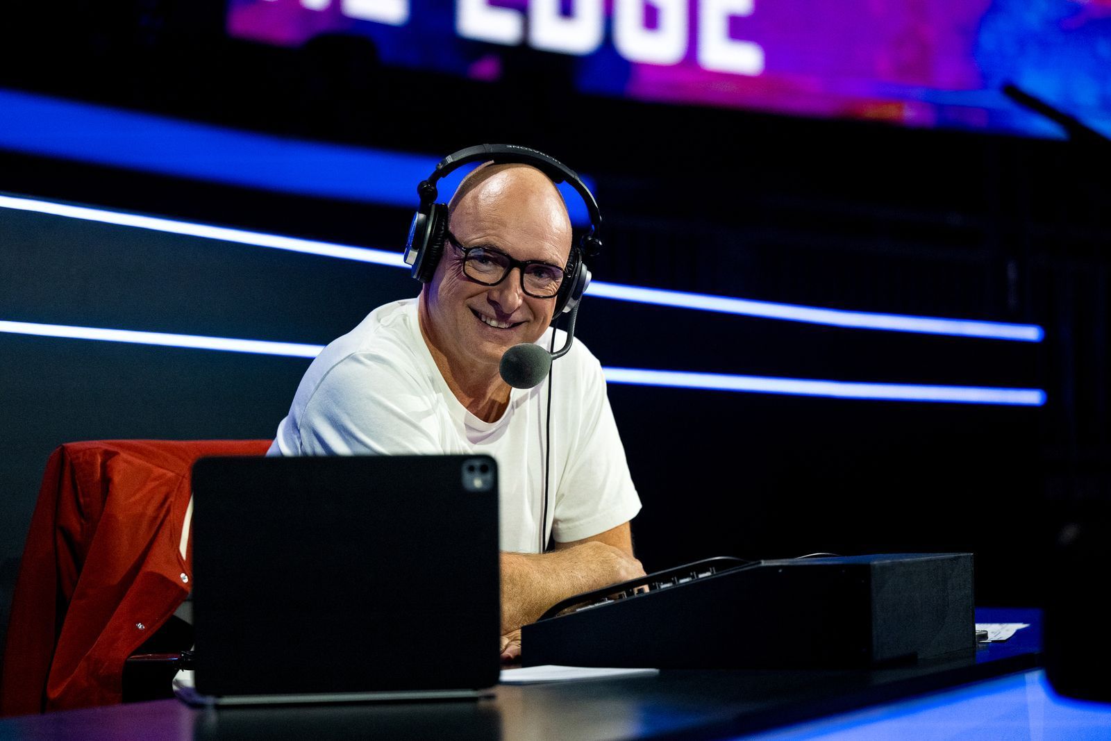 Laut und begeistert dabei wie immer: Frank Buschmann kommentierte engagiert und wortreich. Wo nimmt der bloß seinen Enthusiasmus her? (Bild: RTL/Pervin Inan-Serttas)