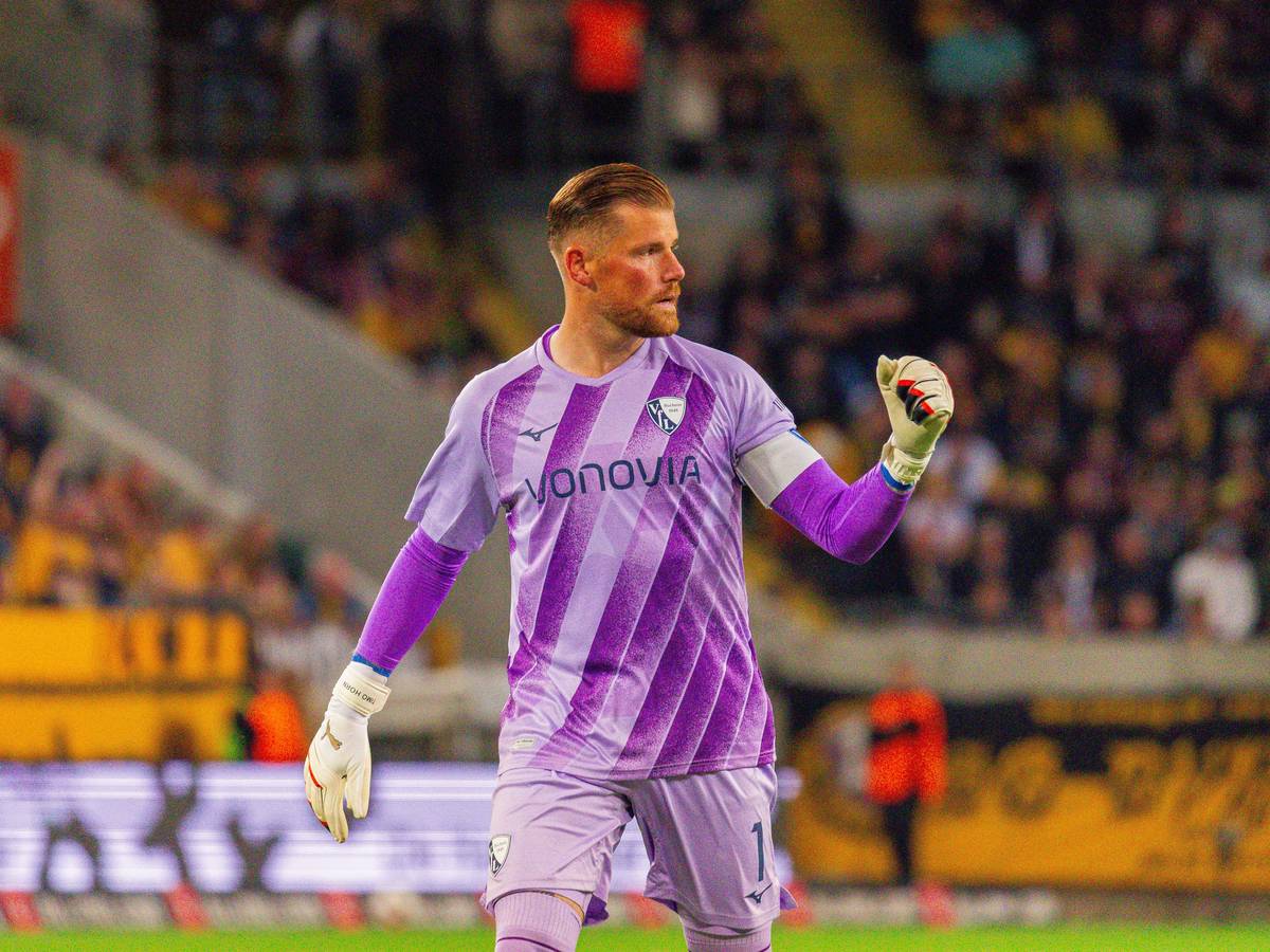Timo Horn ballt die Faust.