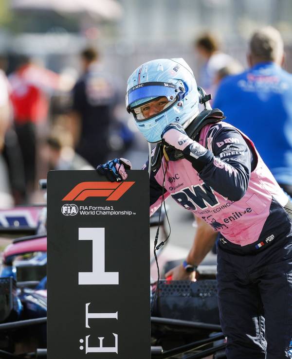 Pierre Gasly feiert die Pole in Monza.
