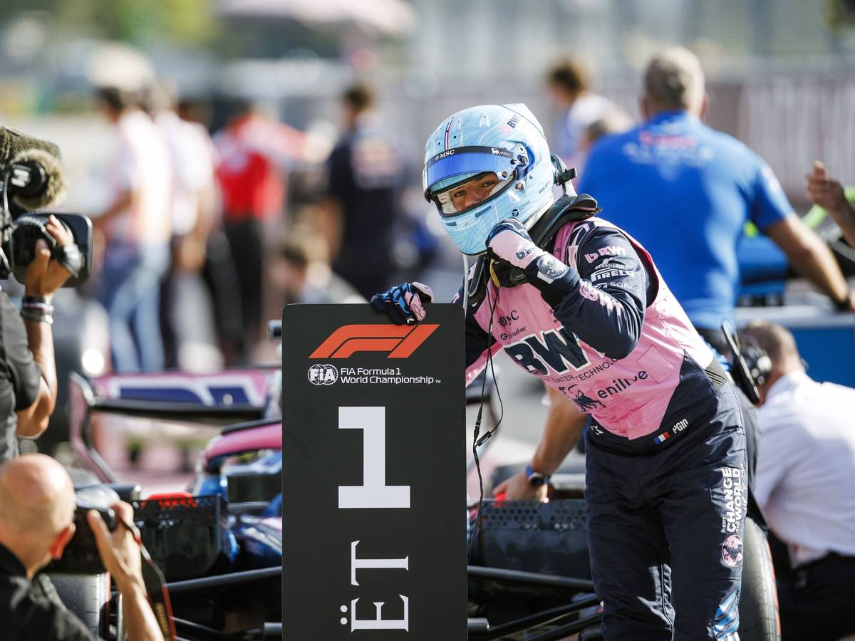 Pierre Gasly feiert die Pole in Monza.