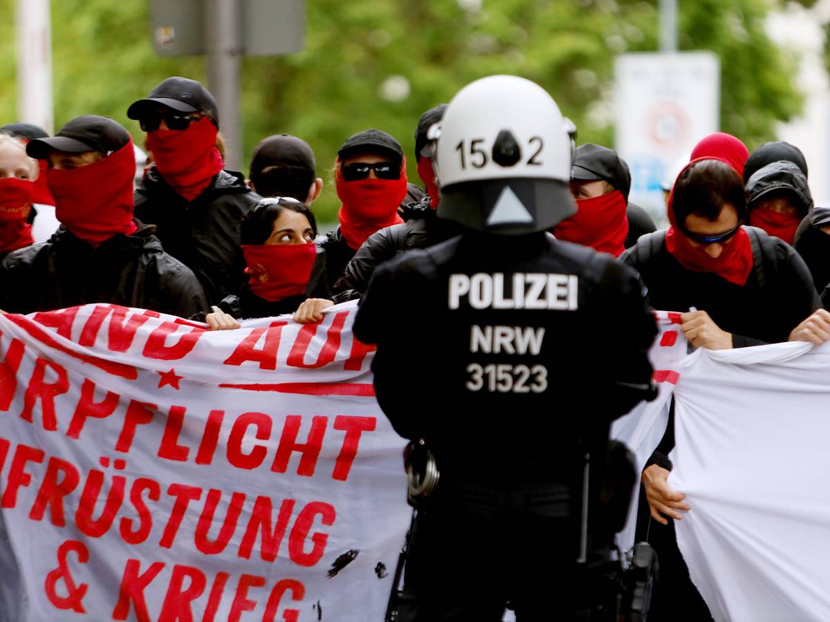 In der Kölner Innenstadt läuft am Samstag eine Friedenskundgebung gegen den Rüstungskonzern Rheinmetall. Das Foto zeigt die Blockade der Lüttich-Kaserne am 3. September.