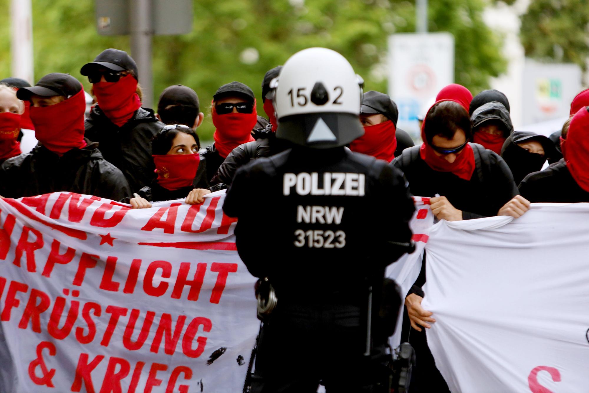 In der Kölner Innenstadt läuft am Samstag eine Friedenskundgebung gegen den Rüstungskonzern Rheinmetall. Das Foto zeigt die Blockade der Lüttich-Kaserne am 3. September.