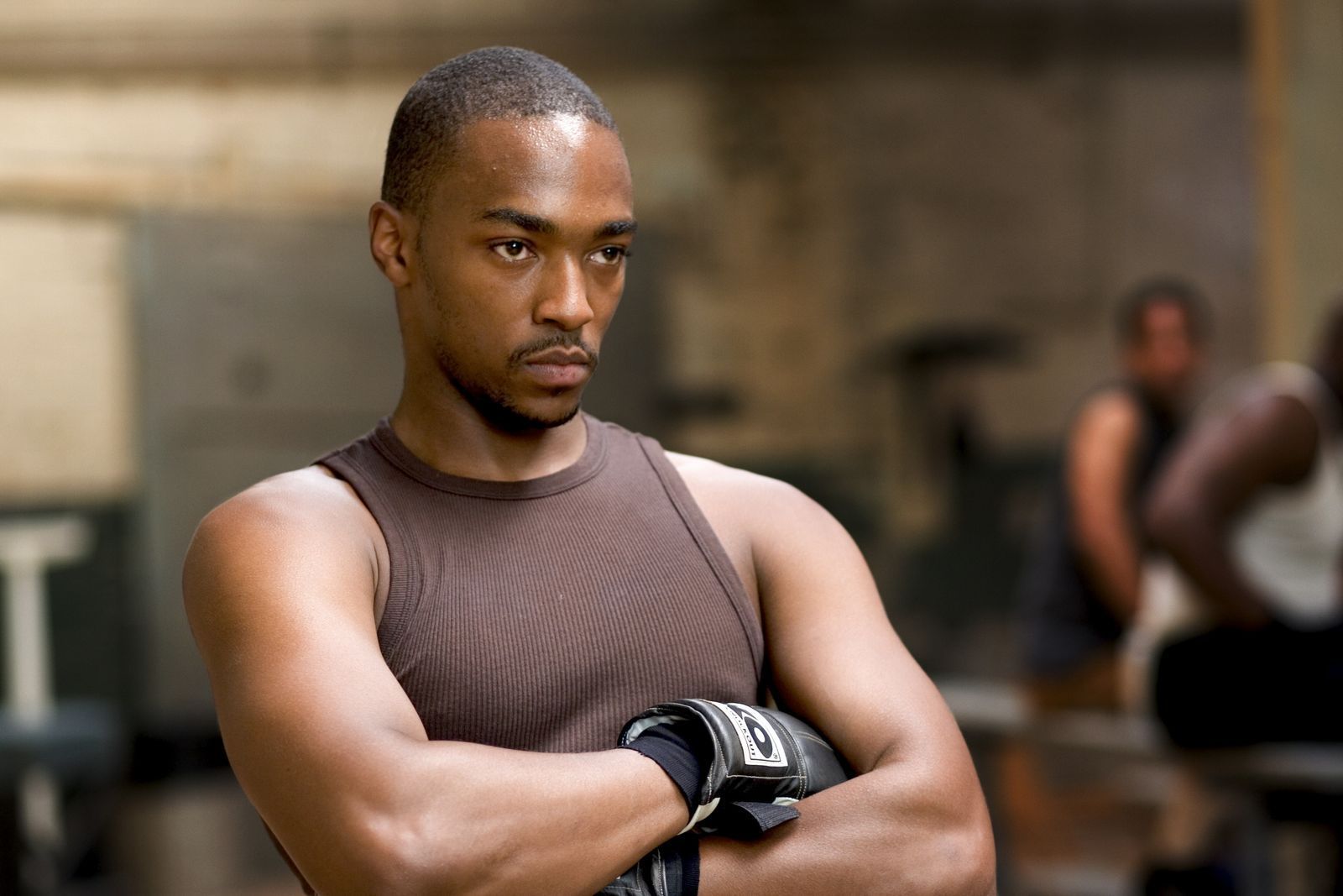Shawrelle Berry (Anthony Mackie) beobachtet die Situation mit Argwohn. (Bild: ZDF / Merie W. Wallace)