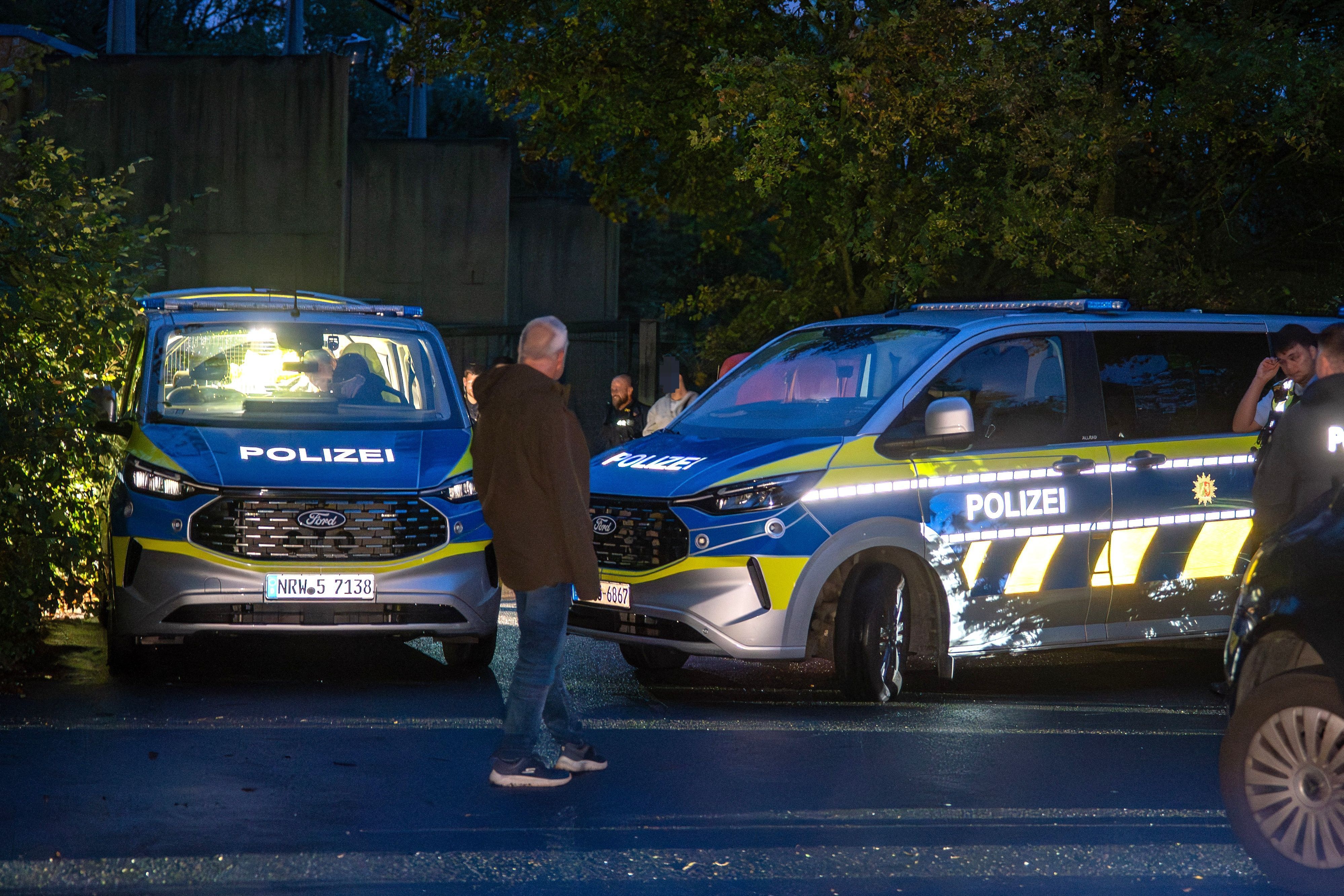 Nach mehreren Sabotageangriffen auf das Stromnetz in Nordrhein-Westfalen ist es bei einer Stromanlage in Hamm zu einem größeren Polizeieinsatz gekommen.