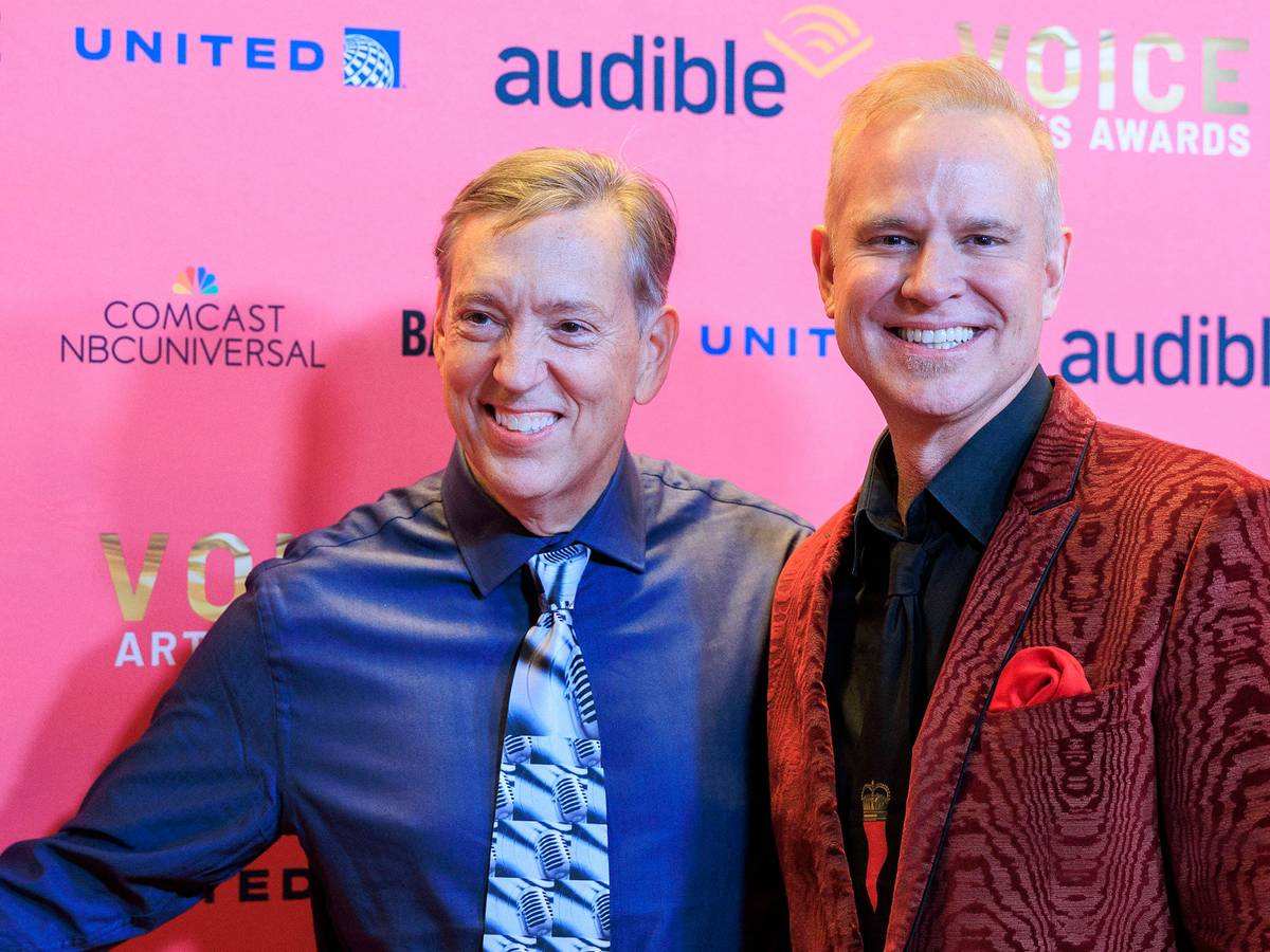 „Wheel of Fortune“-Sprecher Jim Thornton (links) und George Gray („The Price Is Right“) bei den „Voice Arts Awards“.