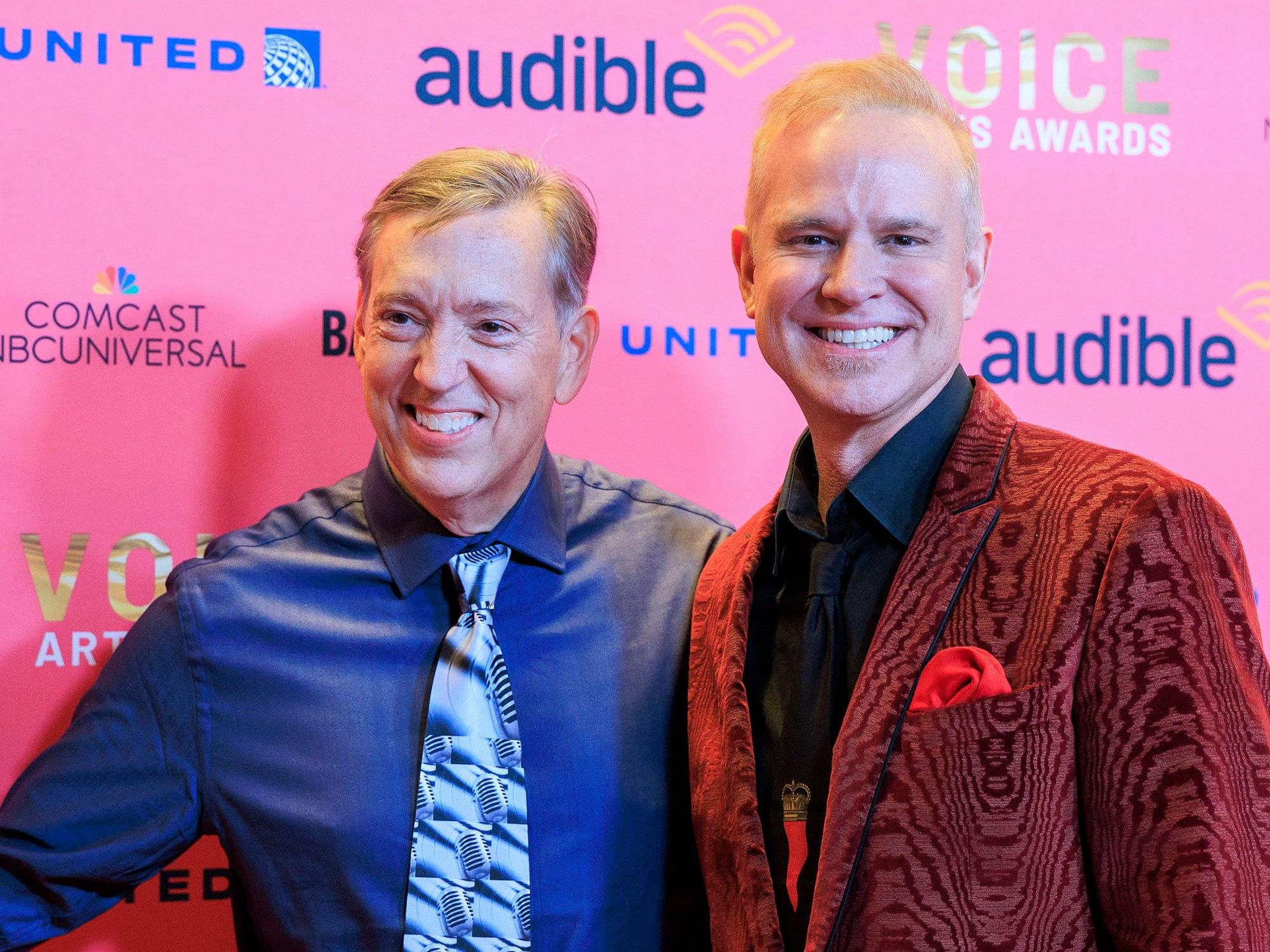 „Wheel of Fortune“-Sprecher Jim Thornton (links) und George Gray („The Price Is Right“) bei den „Voice Arts Awards“.