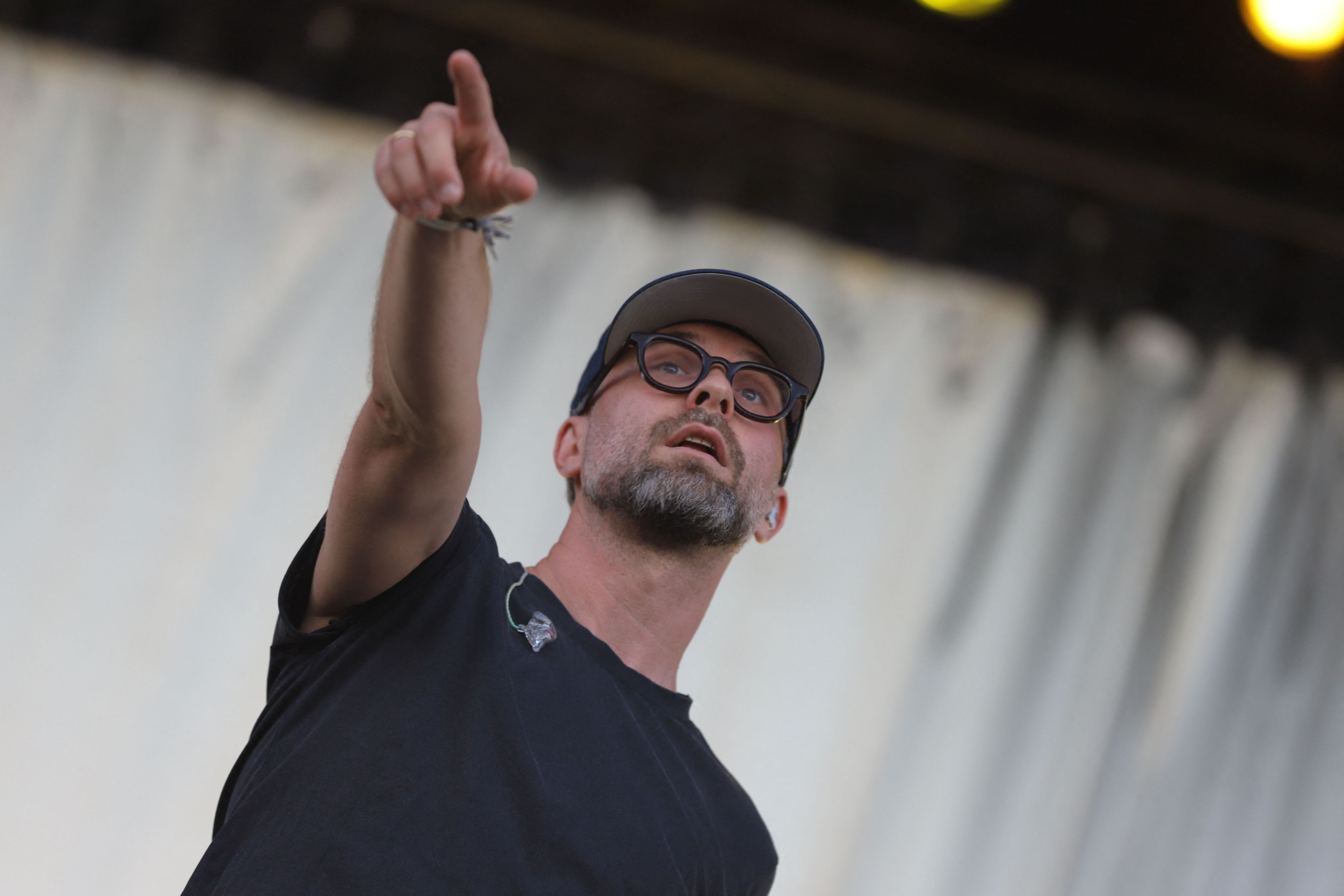 05.09.2026, Baden-Württemberg, Hockenheim: Mark Forster steht bei seinem Auftritt auf der Bühne beim Glücksgefühle-Festival am Hockenheimring. Foto: Sascha Thelen/dpa +++ dpa-Bildfunk +++