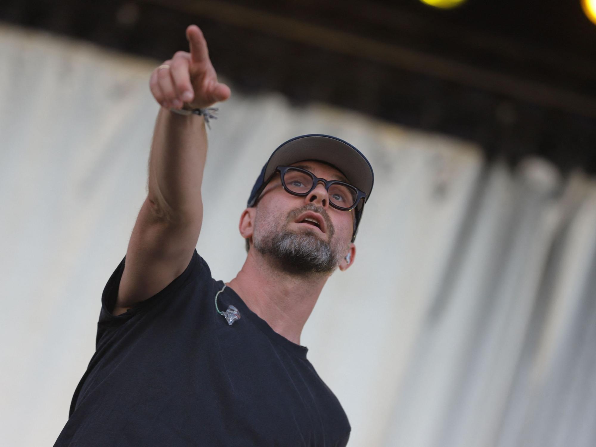 05.09.2026, Baden-Württemberg, Hockenheim: Mark Forster steht bei seinem Auftritt auf der Bühne beim Glücksgefühle-Festival am Hockenheimring. Foto: Sascha Thelen/dpa +++ dpa-Bildfunk +++