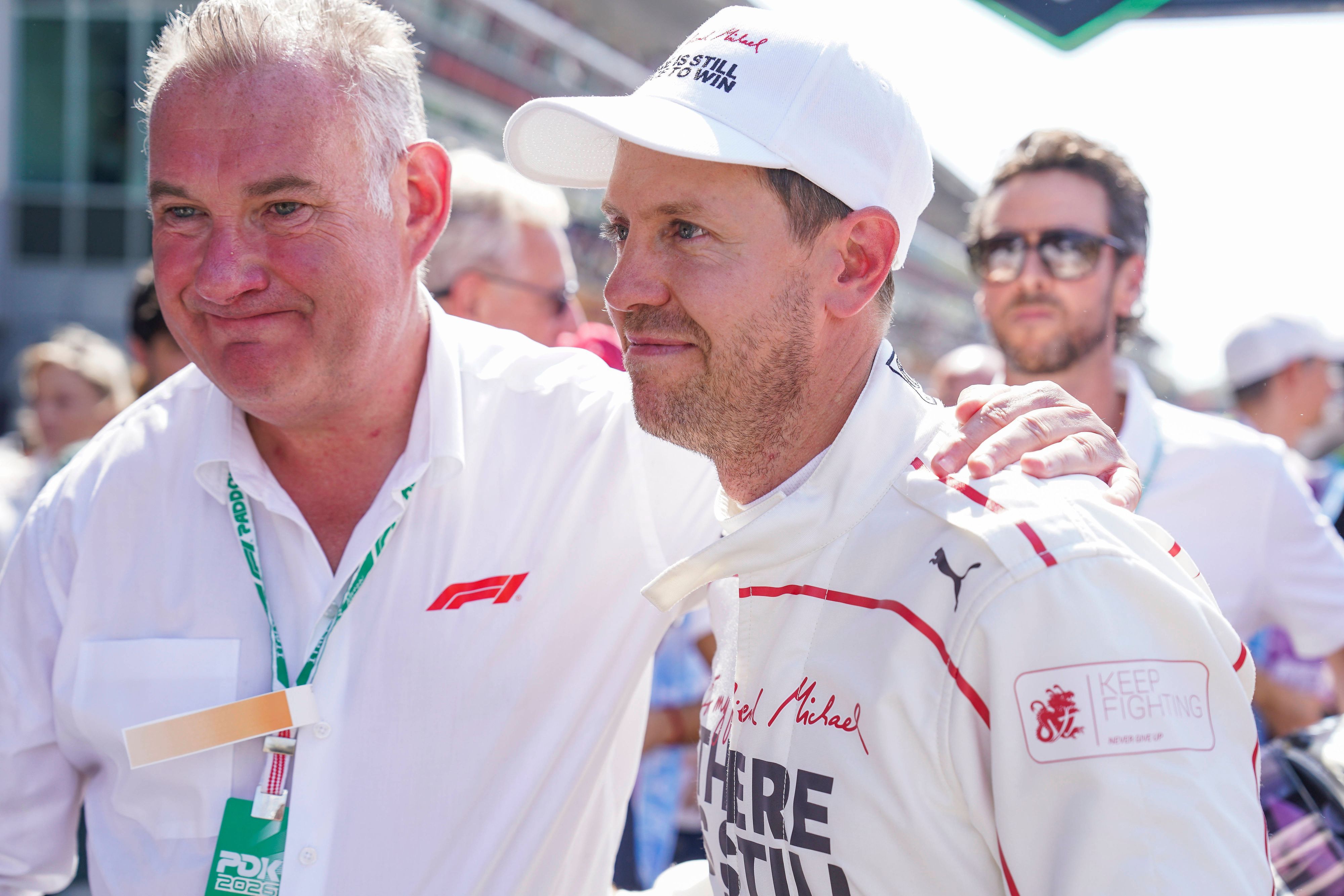 Sebastian Vettel mit bewegtem Gesichtsausdruck.