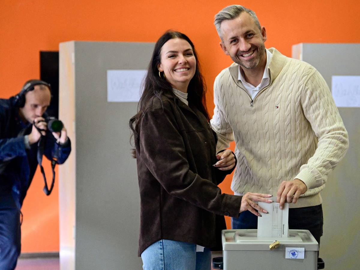 Ulrich Siegmund und seine Frau Julia geben ihre Stimme bei der Landtagswahl 2026 in Sachsen-Anhalt ab.
