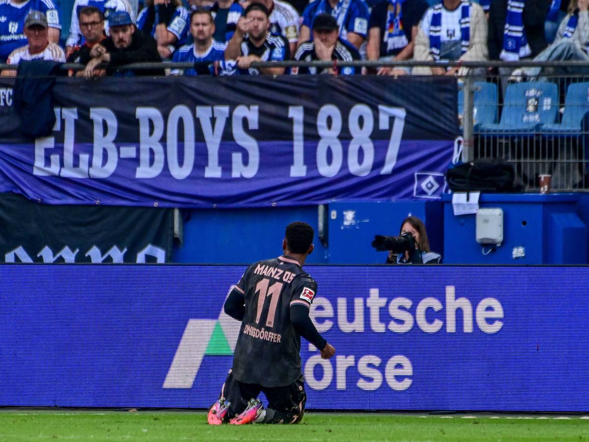 Ransford Königsdörffer jubelt nach seinem Tor in Hamburg