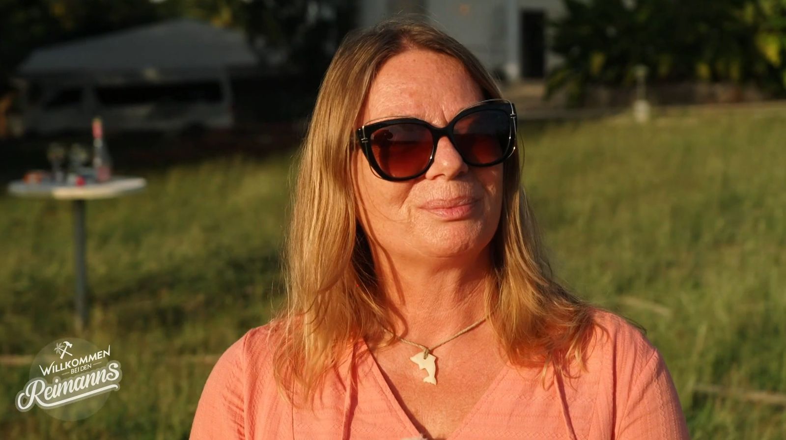 Der Abschied von ihrer alten Heimat in Hawaii fällt Manu Reimann alles andere als leicht. (Bild: Kabel Eins)