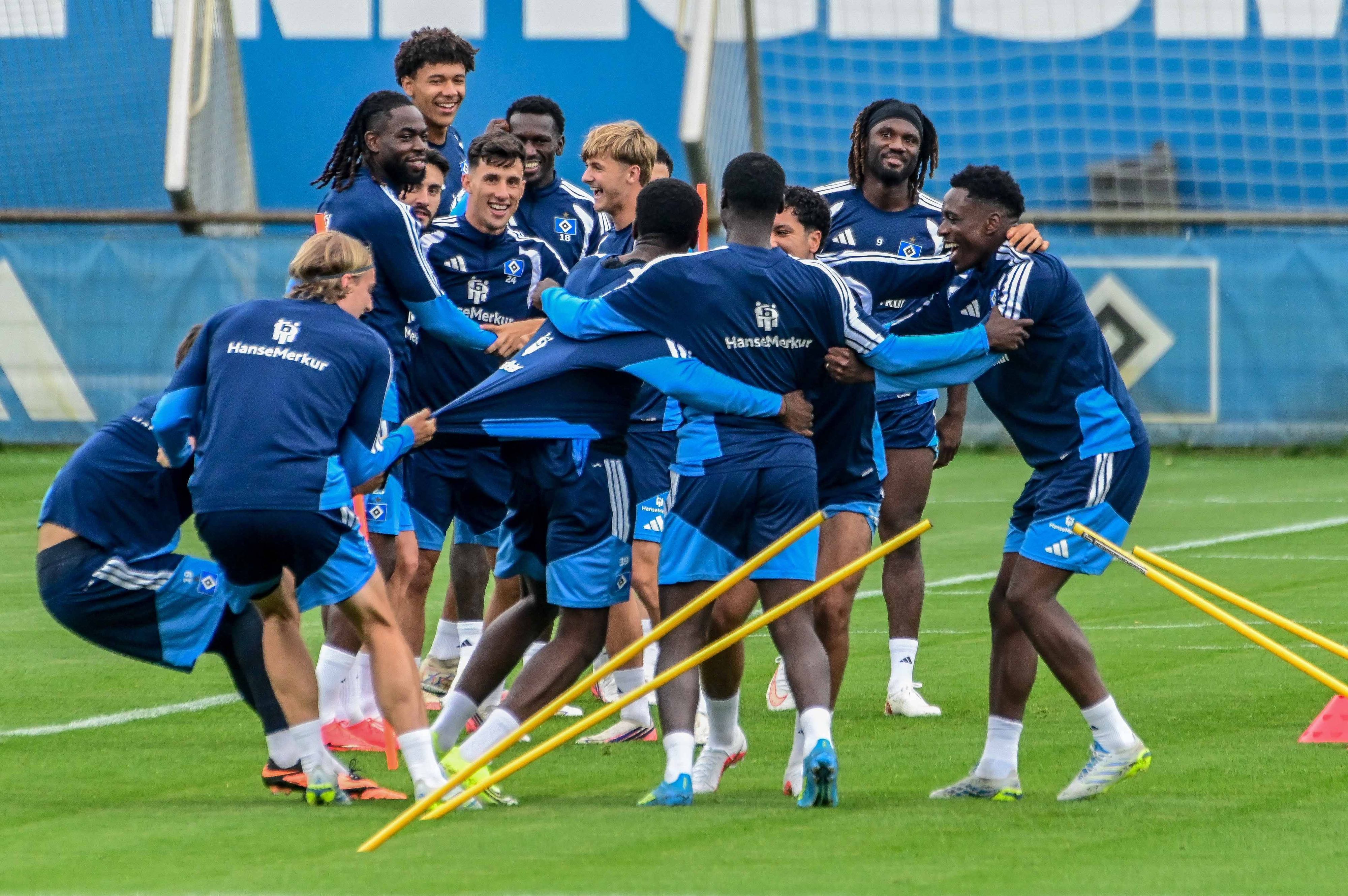 Die HSV-Profis haben im Training Spaß.