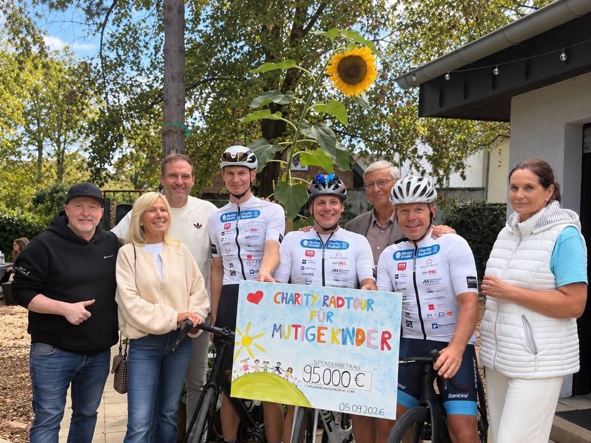 Gruppenbild nach der Charity-Radtour des Vereins „Mutige Kinder“.