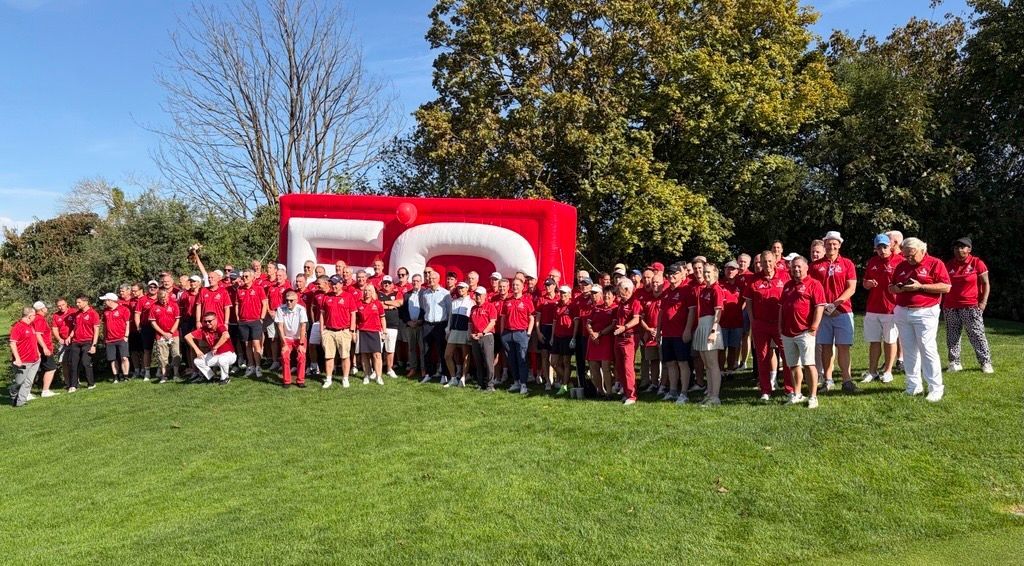 Beim Golfturnier für die FC-Stiftung auf Gut Lärchenhof bei Pulheim-Stommeln herrschte beste Stimmung.