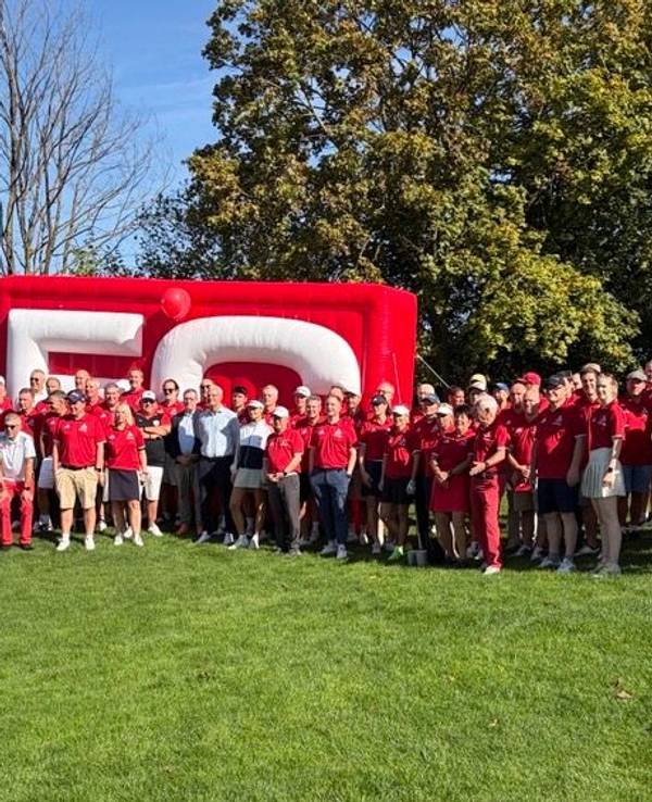 Beim Golfturnier für die FC-Stiftung auf Gut Lärchenhof bei Pulheim-Stommeln herrschte beste Stimmung.
