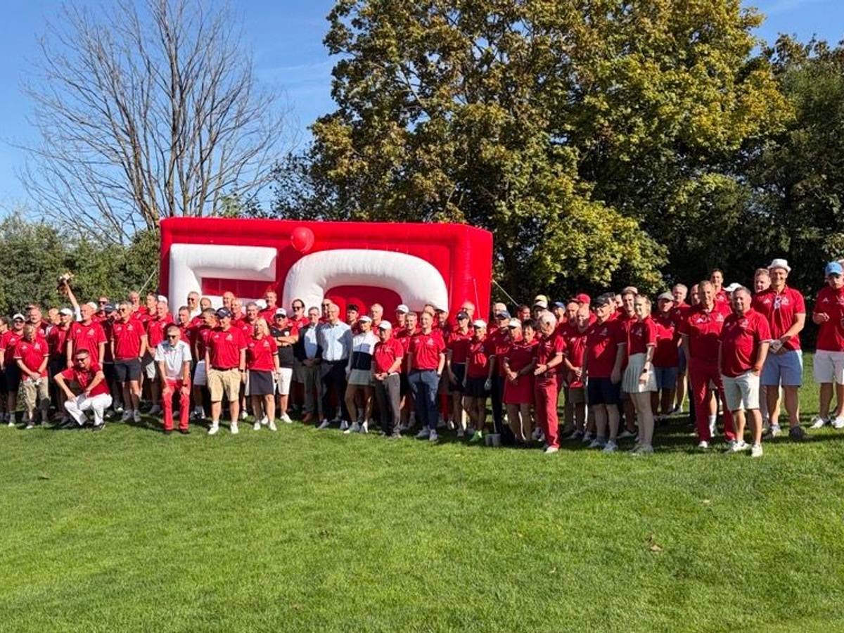 Beim Golfturnier für die FC-Stiftung auf Gut Lärchenhof bei Pulheim-Stommeln herrschte beste Stimmung.