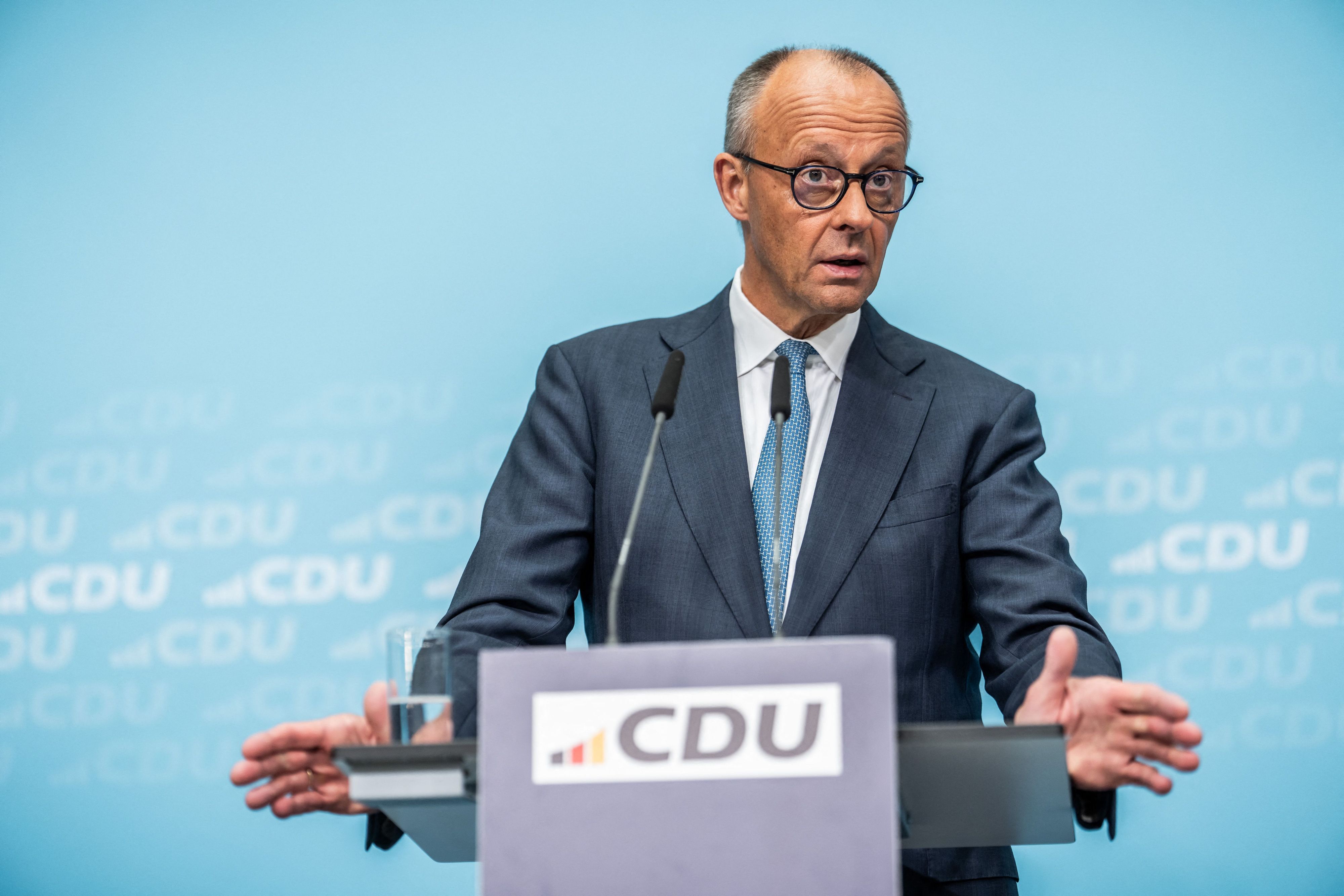 dpatopbilder - 07.09.2026, Berlin: Friedrich Merz, Bundeskanzler und CDU-Vorsitzender, nimmt nach der Sitzung des CDU-Bundesvorstands im Konrad Adenauer Haus an einer Pressekonferenz teil. Foto: Michael Kappeler/dpa +++ dpa-Bildfunk +++