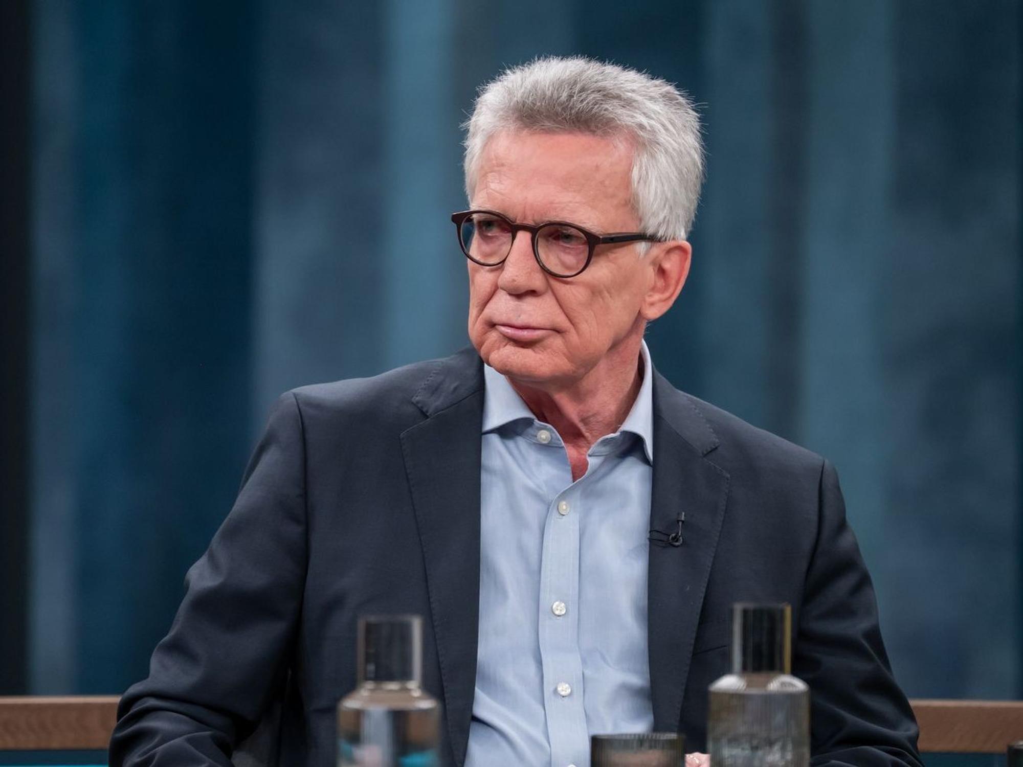 CDU-Politiker Thomas de Mazière warnte vor einer „Machtübernahme auf Samtpfoten“. (Bild: NDR/Thomas Ernst)