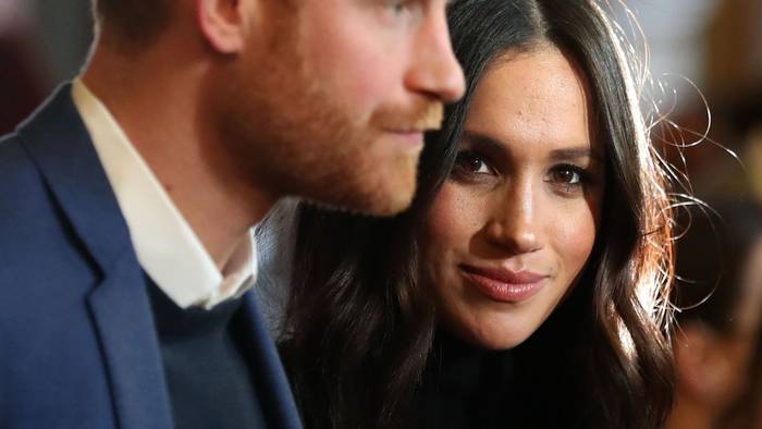 Prinz Harry und Herzogin Meghan posieren.