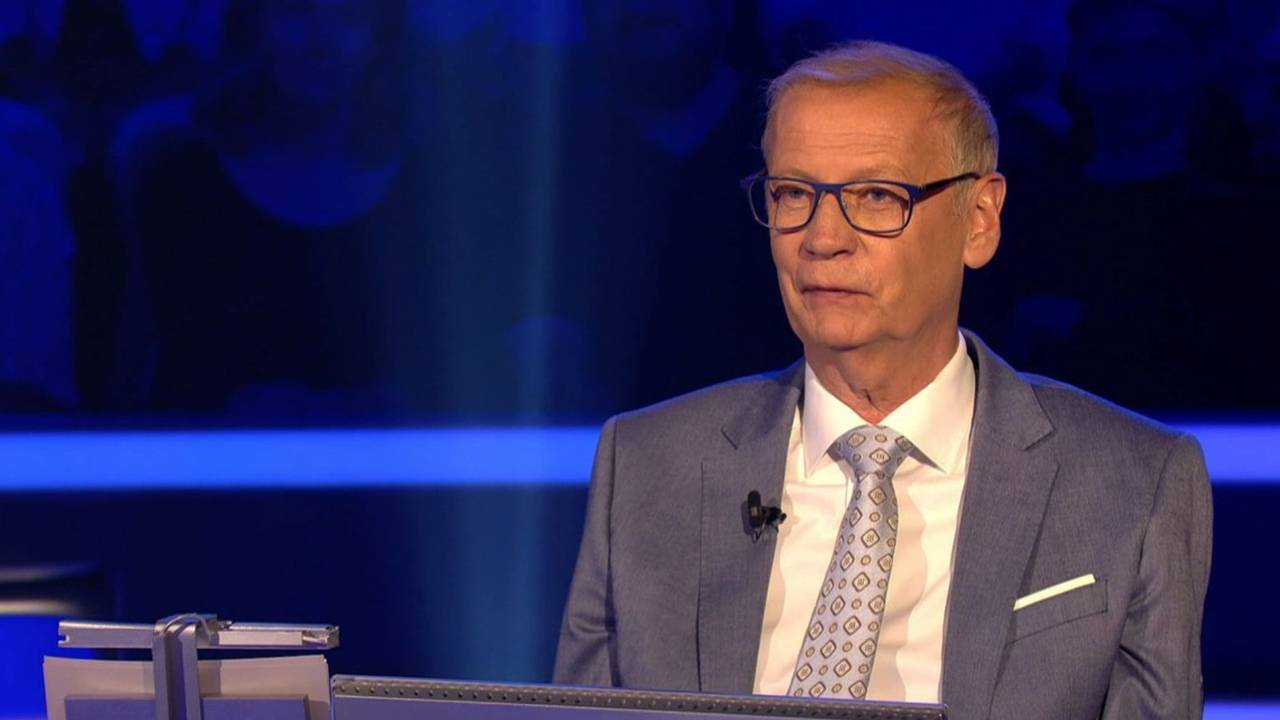 Günther Jauch verriet in der neuen Ausgabe „Wer wird Millionär?“, dass er am Drehtag der Folge seinen 20. Hochzeitstag feierte. (Bild: RTL)