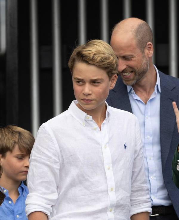 Prinz George wird in Eton zur Schule gehen - so wie es einst sein Vater William (Mitte, mit Prinzessin Kate) tat. (Bild: 2026 Getty Images/WPA Pool)