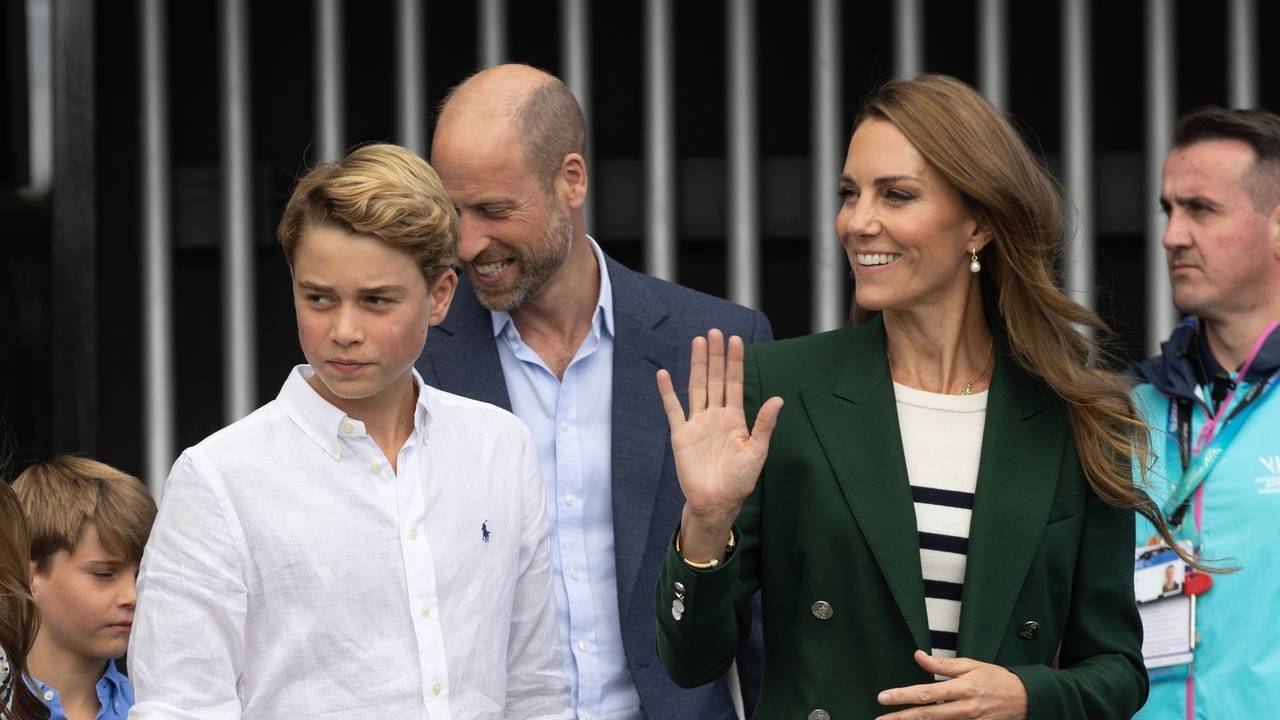 Prinz George wird in Eton zur Schule gehen - so wie es einst sein Vater William (Mitte, mit Prinzessin Kate) tat. (Bild: 2026 Getty Images/WPA Pool)