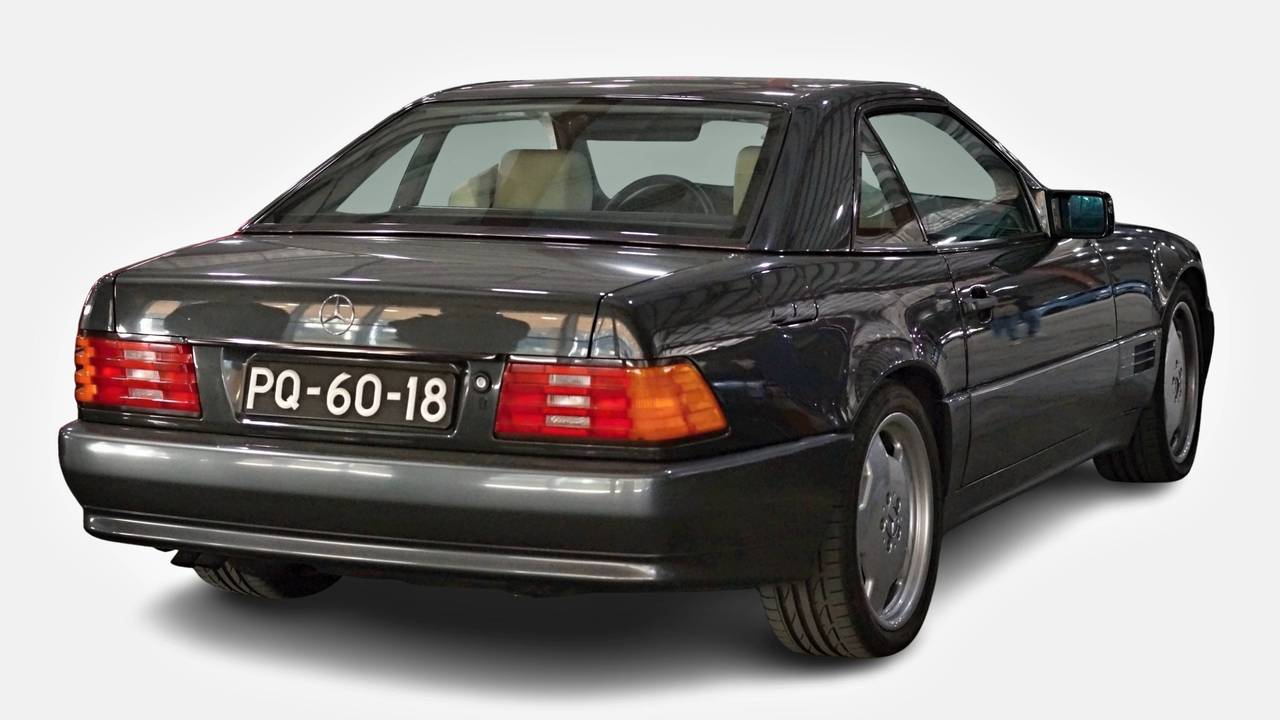 Klassischer anthrazitgrauer Luxus-Roadster
