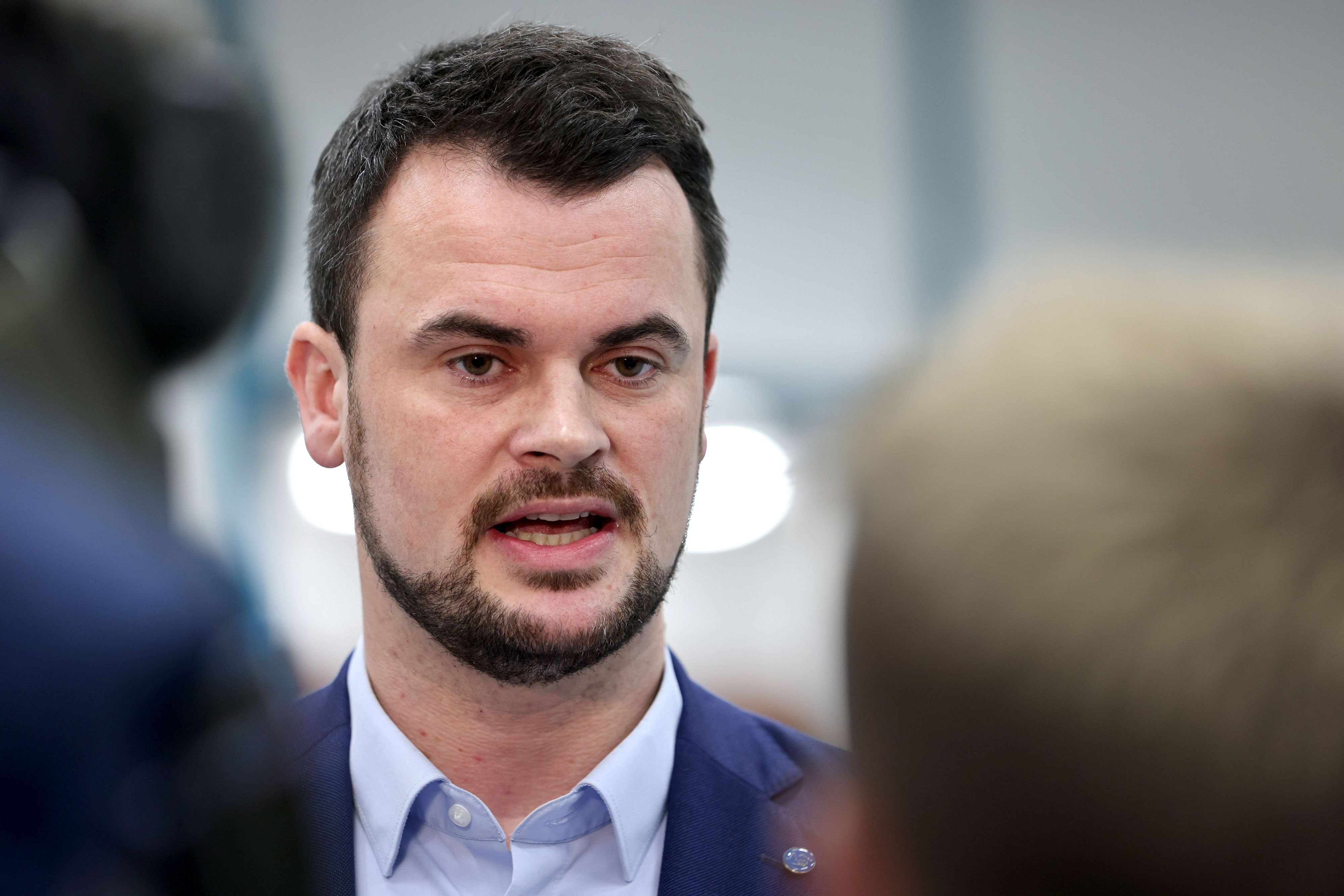 Der stellvertretende Landesparteichef von Mecklenburg-Vorpommern, Tino Schomann, fordert den Rücktritt von Bundeskanzler Friedrich Merz (CDU).