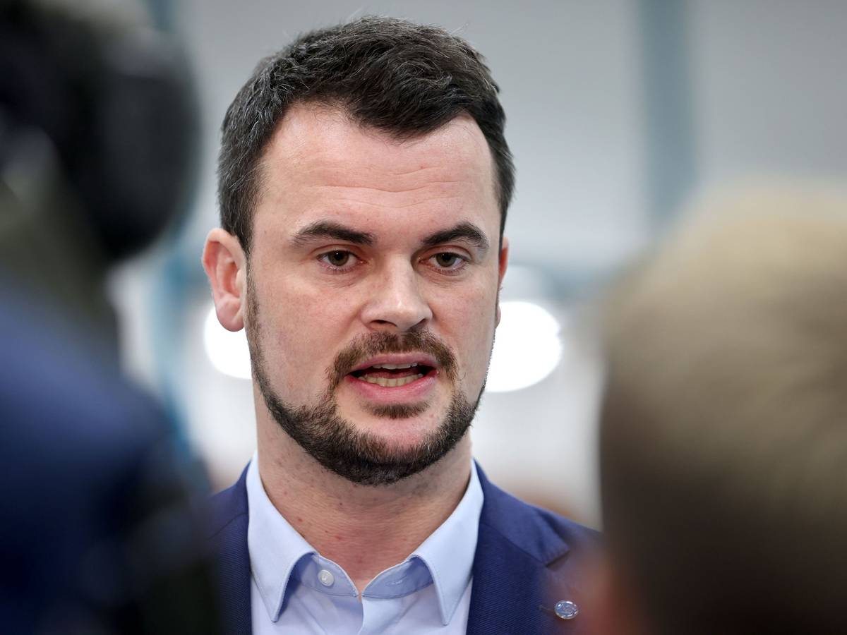 Der stellvertretende Landesparteichef von Mecklenburg-Vorpommern, Tino Schomann, fordert den Rücktritt von Bundeskanzler Friedrich Merz (CDU).