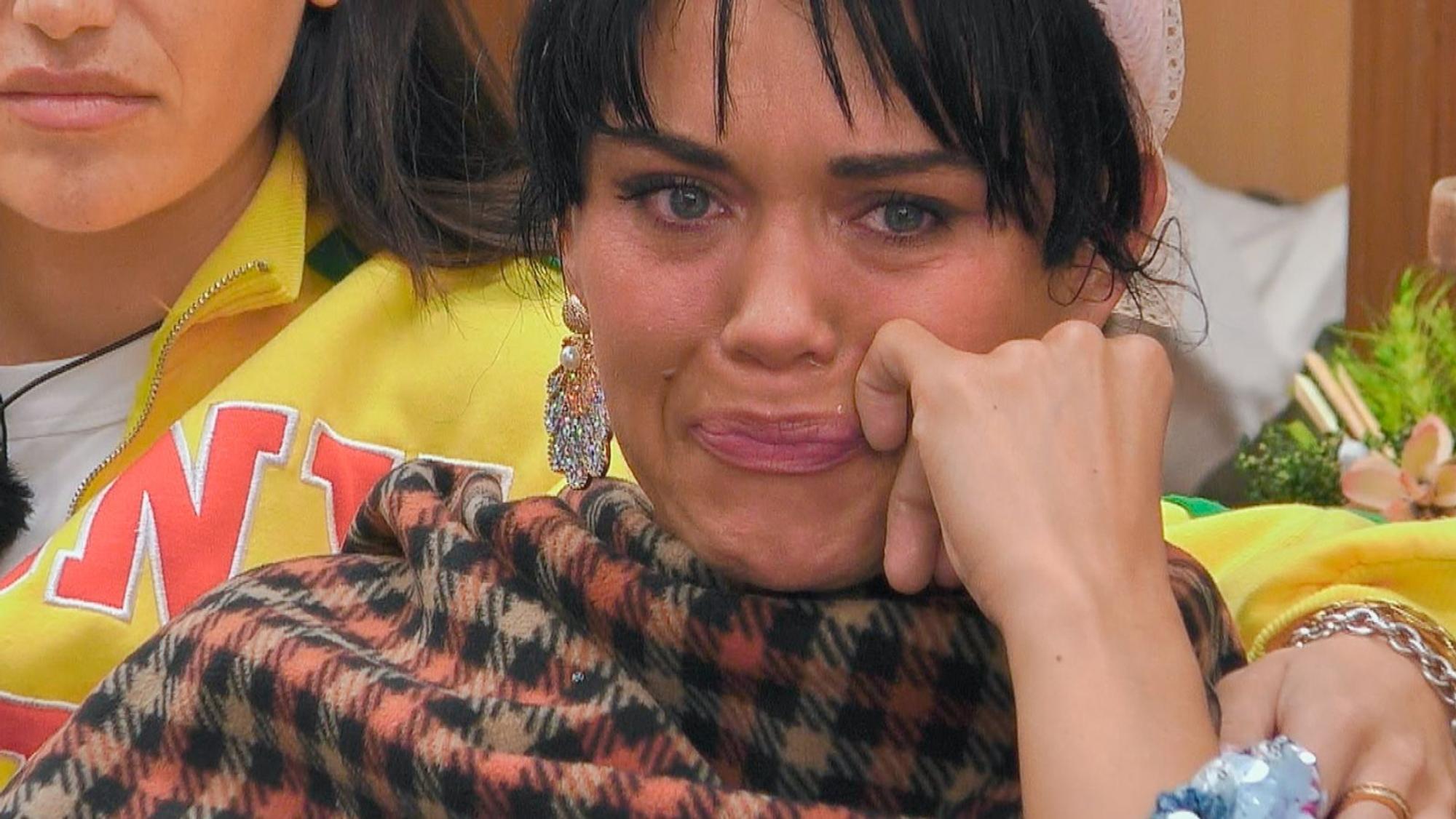 Vanessa fällt es zunehmend schwerer, ihre Fröhlichkeit zu bewahren. (Bild: RTL)