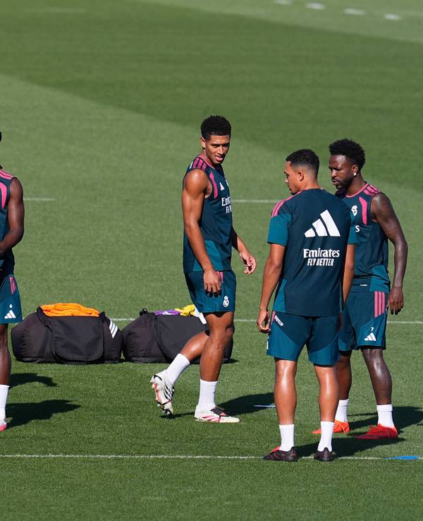 Yan Diomande, Kylian Mbappe, Vinicius Junior, Eduardo Camavinga, Trent Alexander-Arnold und Jude Bellingham beim Training.