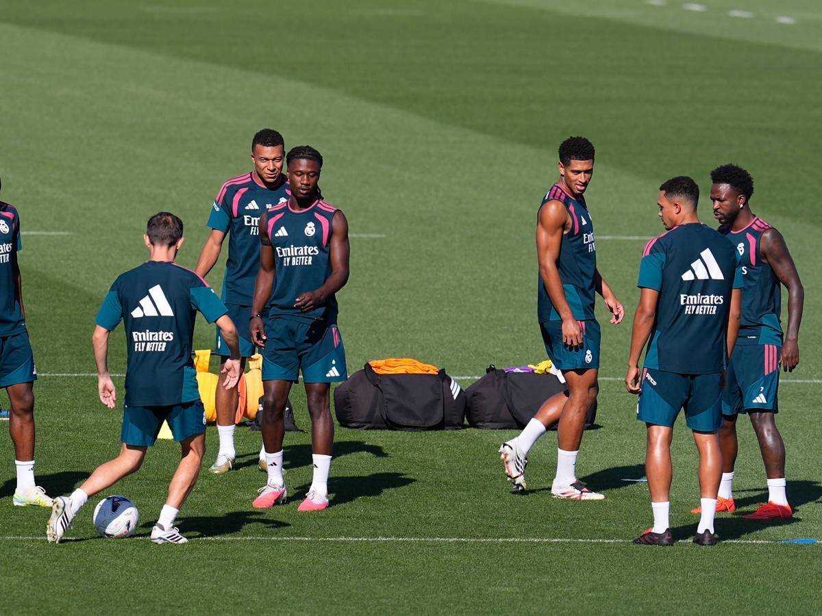 Yan Diomande, Kylian Mbappe, Vinicius Junior, Eduardo Camavinga, Trent Alexander-Arnold und Jude Bellingham beim Training.