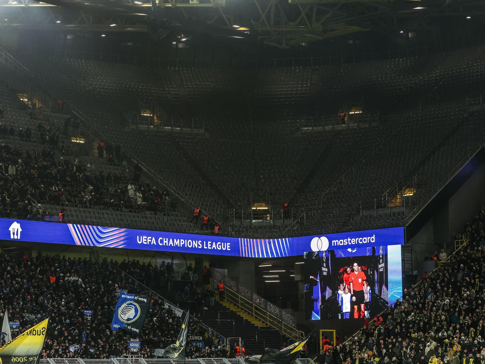 Leere Plätze im Signal-Iduna-Park.