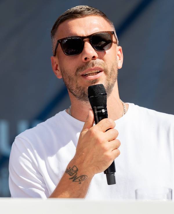 Fußballer Lukas Podolski bei seinem Vortrag bei der Digital X in Köln.
