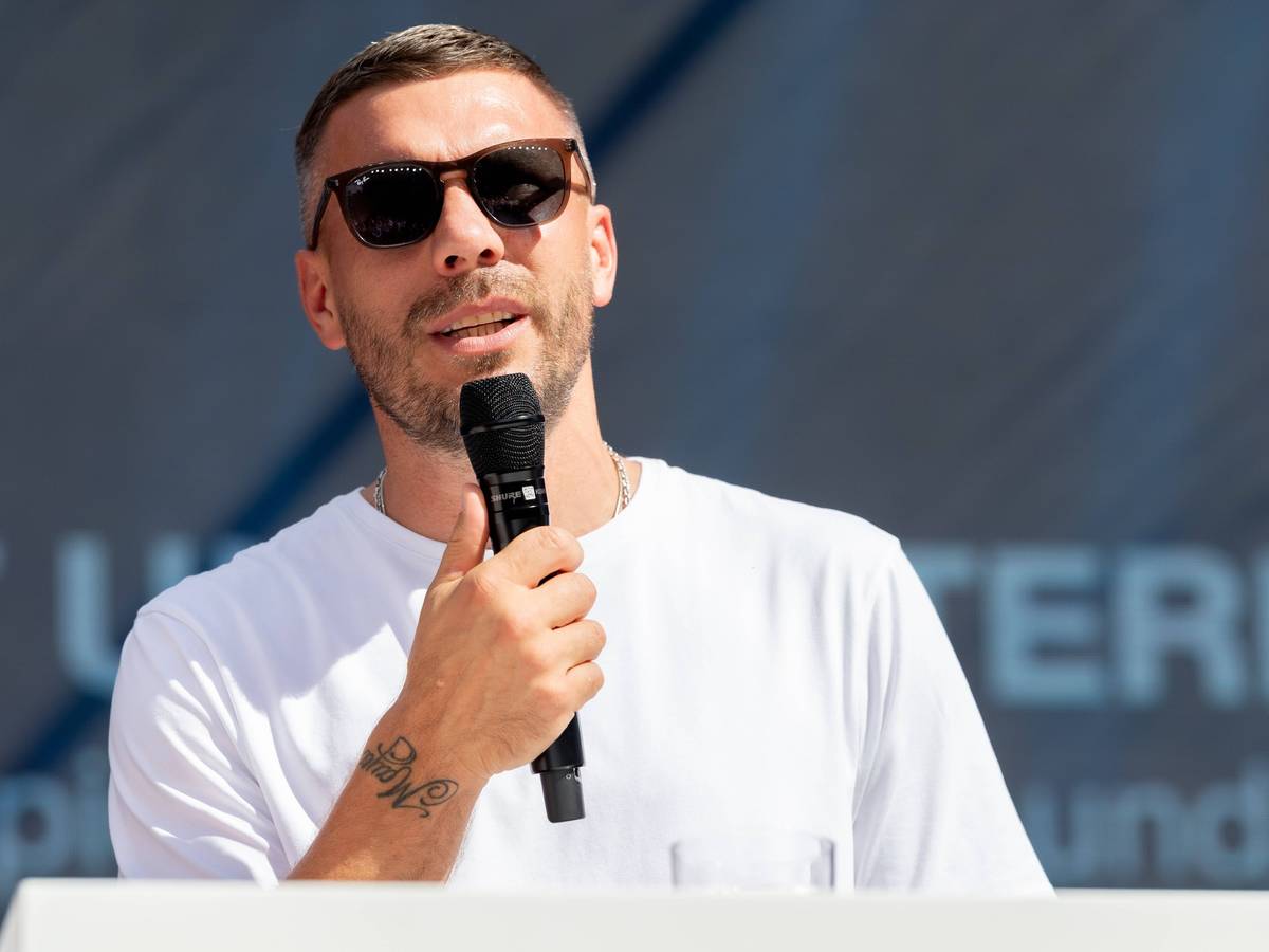 Fußballer Lukas Podolski bei seinem Vortrag bei der Digital X in Köln.