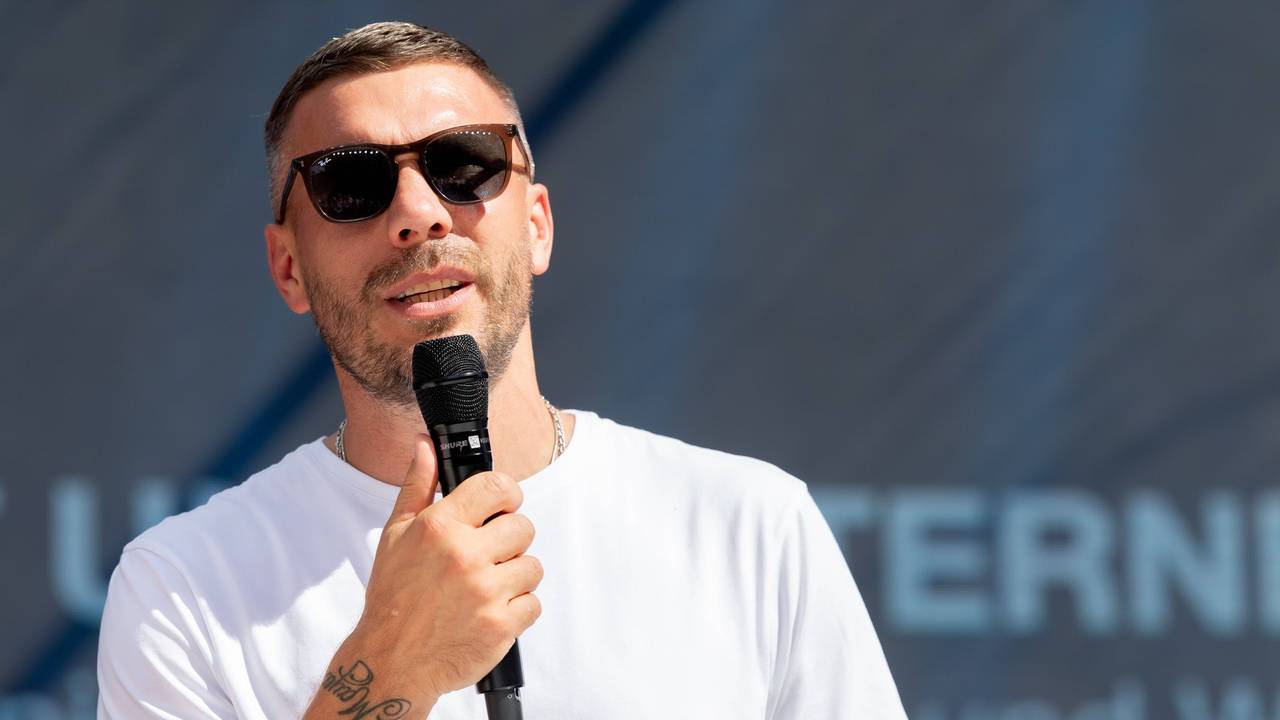 Fußballer Lukas Podolski bei seinem Vortrag bei der Digital X in Köln.