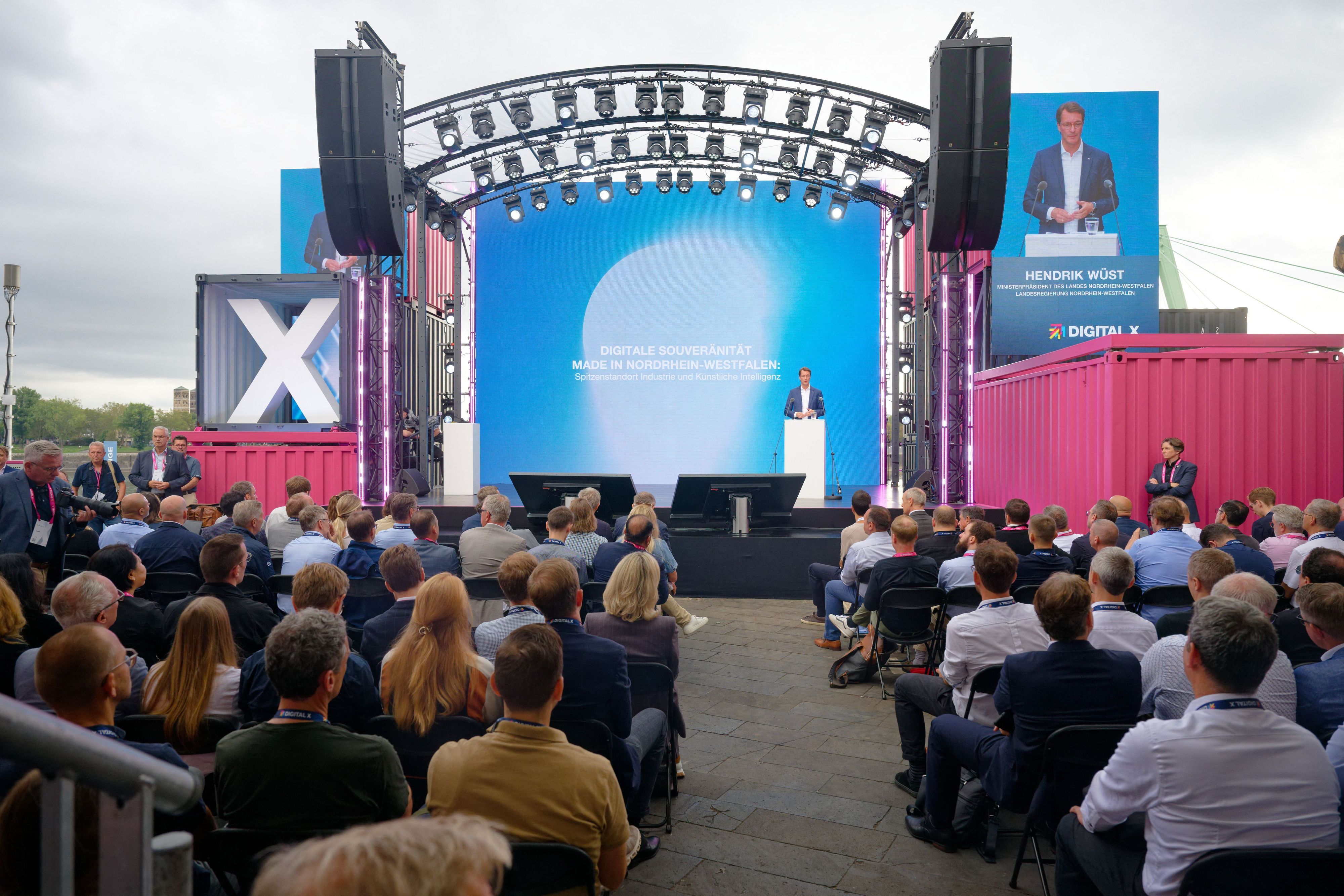 Blick auf das Gelände der Digitalmesse Digital X in Köln.