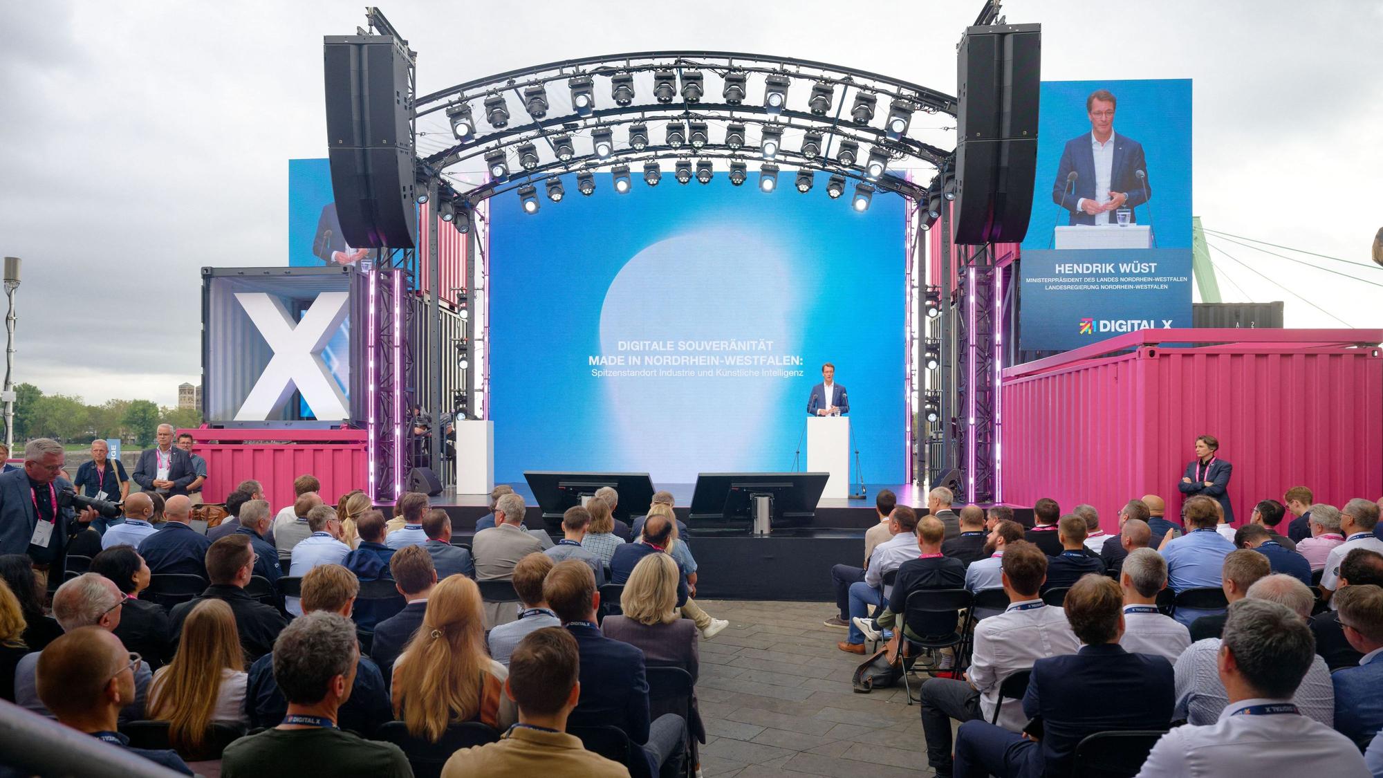 Blick auf das Gelände der Digitalmesse Digital X in Köln.