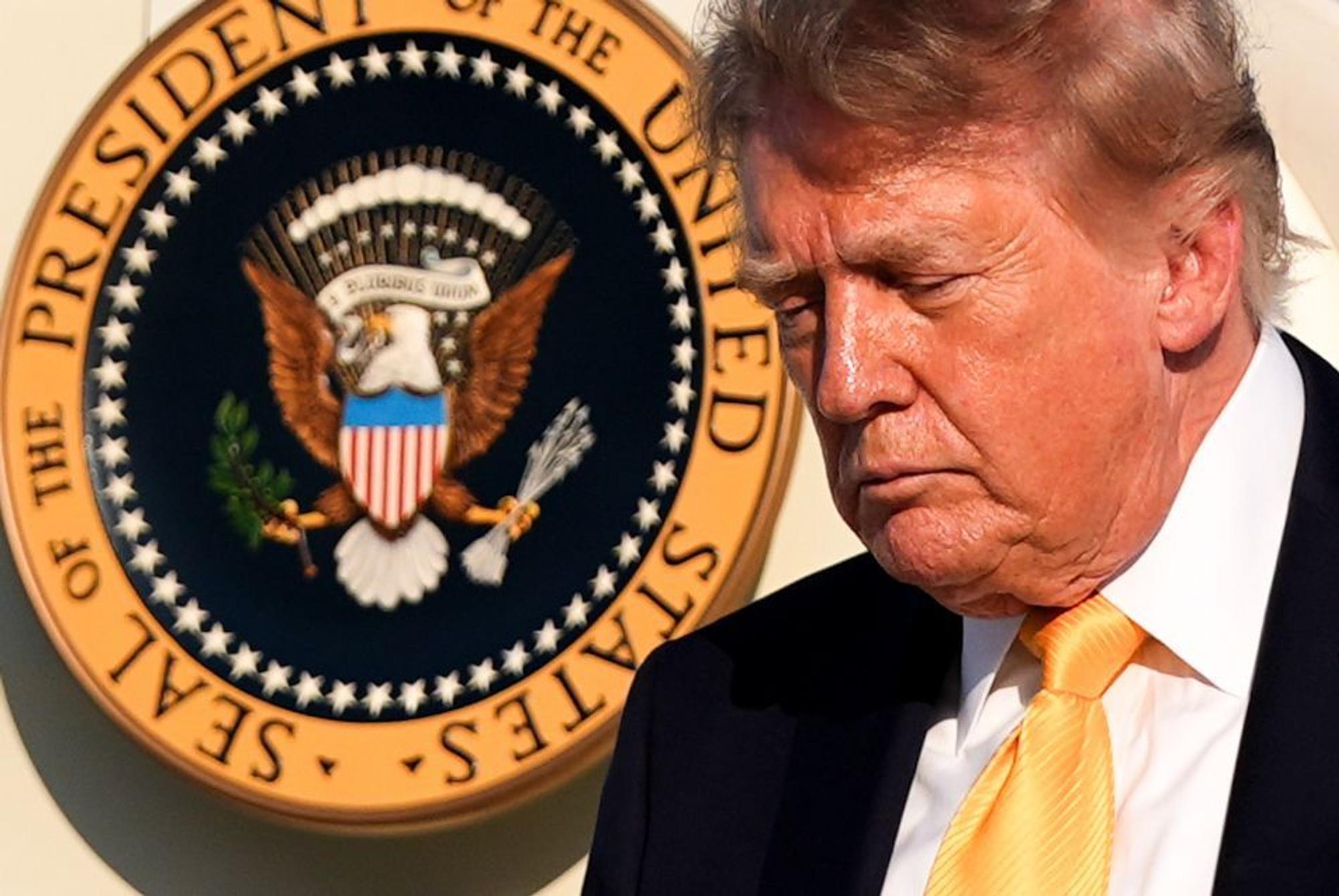 04.09.2026, USA, Morristown: US-Präsident Donald Trump steigt am Flughafen Morristown aus der Air Force One aus.