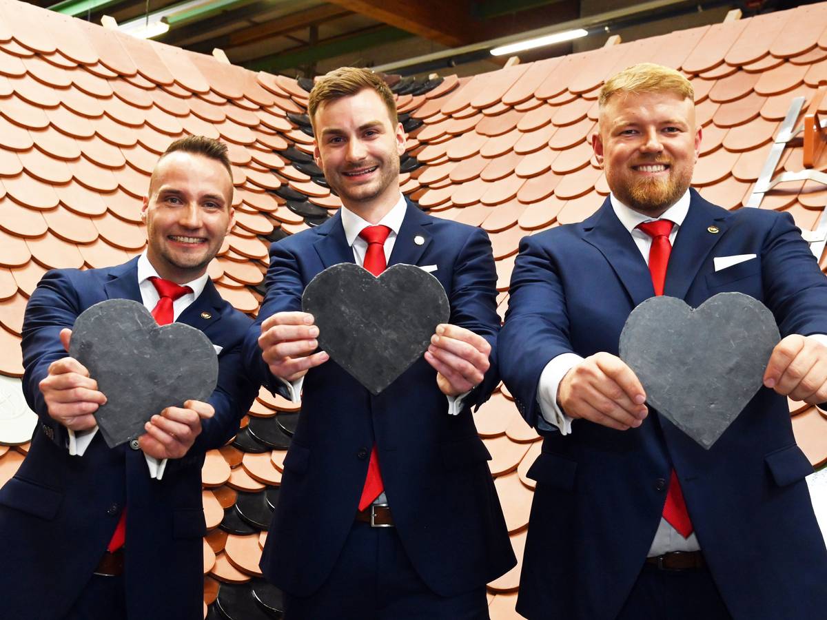 Vorstellung des neues Kölner Dreigestirns. Jungfrau Johanna (Maximilian Roth), Prinz Marius 1. (Wallenborn), Bauer Alex (Hagen).