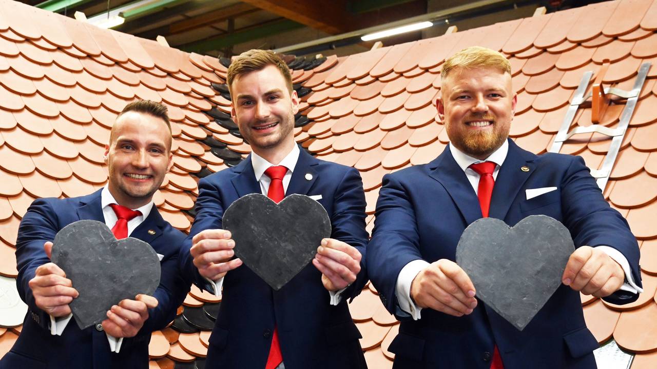Vorstellung des neues Kölner Dreigestirns. Jungfrau Johanna (Maximilian Roth), Prinz Marius 1. (Wallenborn), Bauer Alex (Hagen).