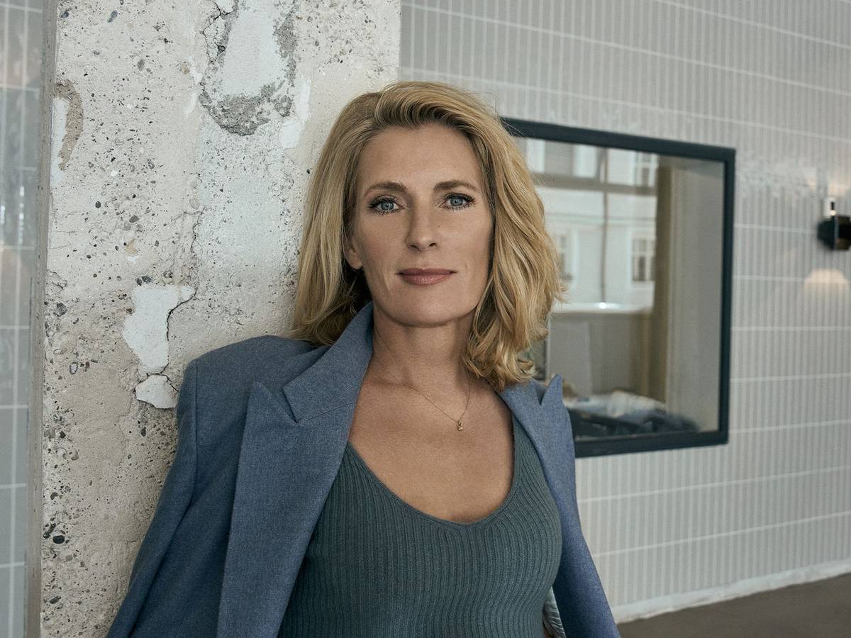 Maria Furtwängler eröffnet mit dem „Tatort: König in Gelb“ die neue Primetime-Krimisaison am Sonntag im Ersten. Der Film funktioniert im Sinne eines Spannungsstücks und als Demenz-Drama. Welche Rolle spielt die Krankheit und die Angst vor ihr im Leben der an diesem Abend 60 Jahre alt werdenden Schauspielerin? (Bild: Magnus Winter)