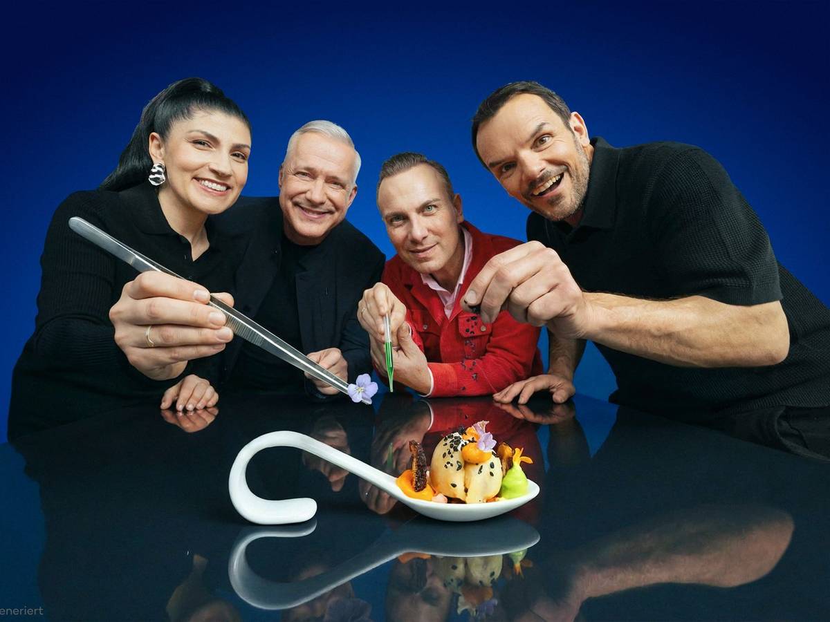 Elif Oskan (v.l.), Alexander Herrmann, Tim Raue und Steffen Henssler kämpfen auch in der 15. Staffel von „The Taste“ um den Sieg. (Bild: Joyn/Marina Geckeler)
